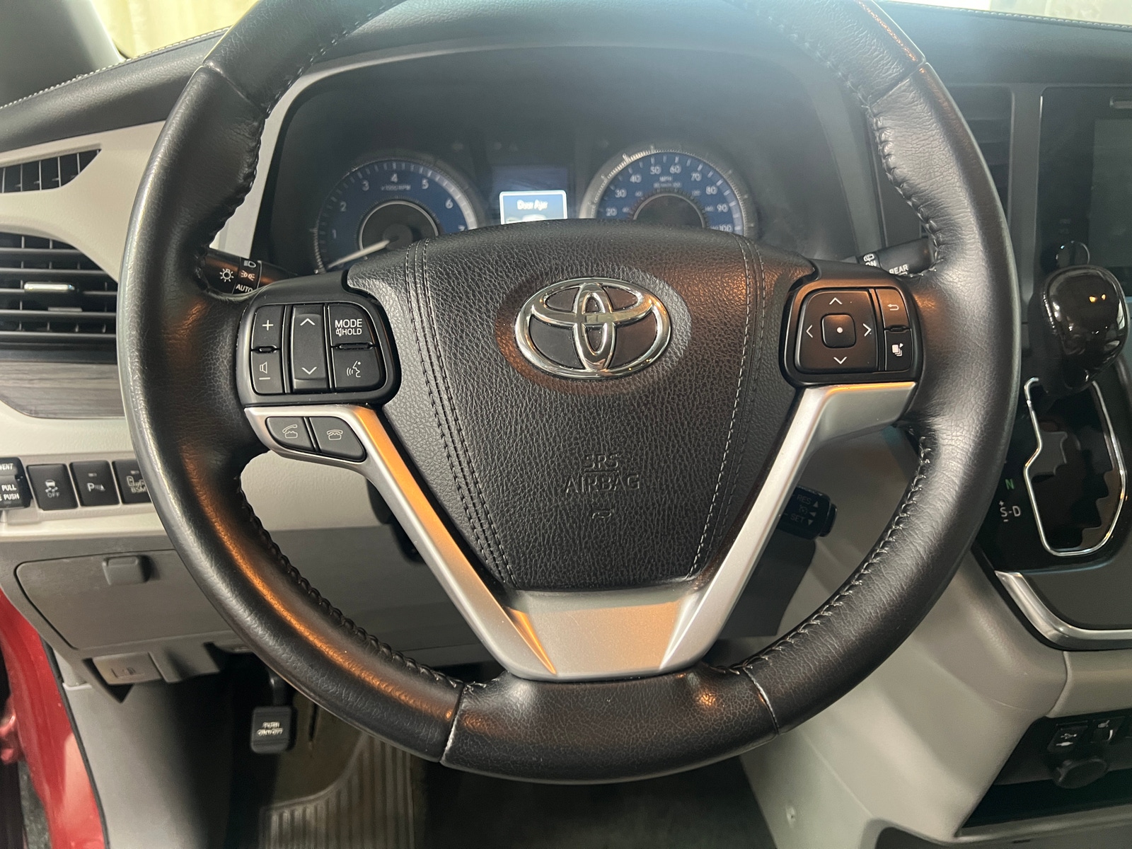 Thumbnail: 2016 Toyota Sienna - 4