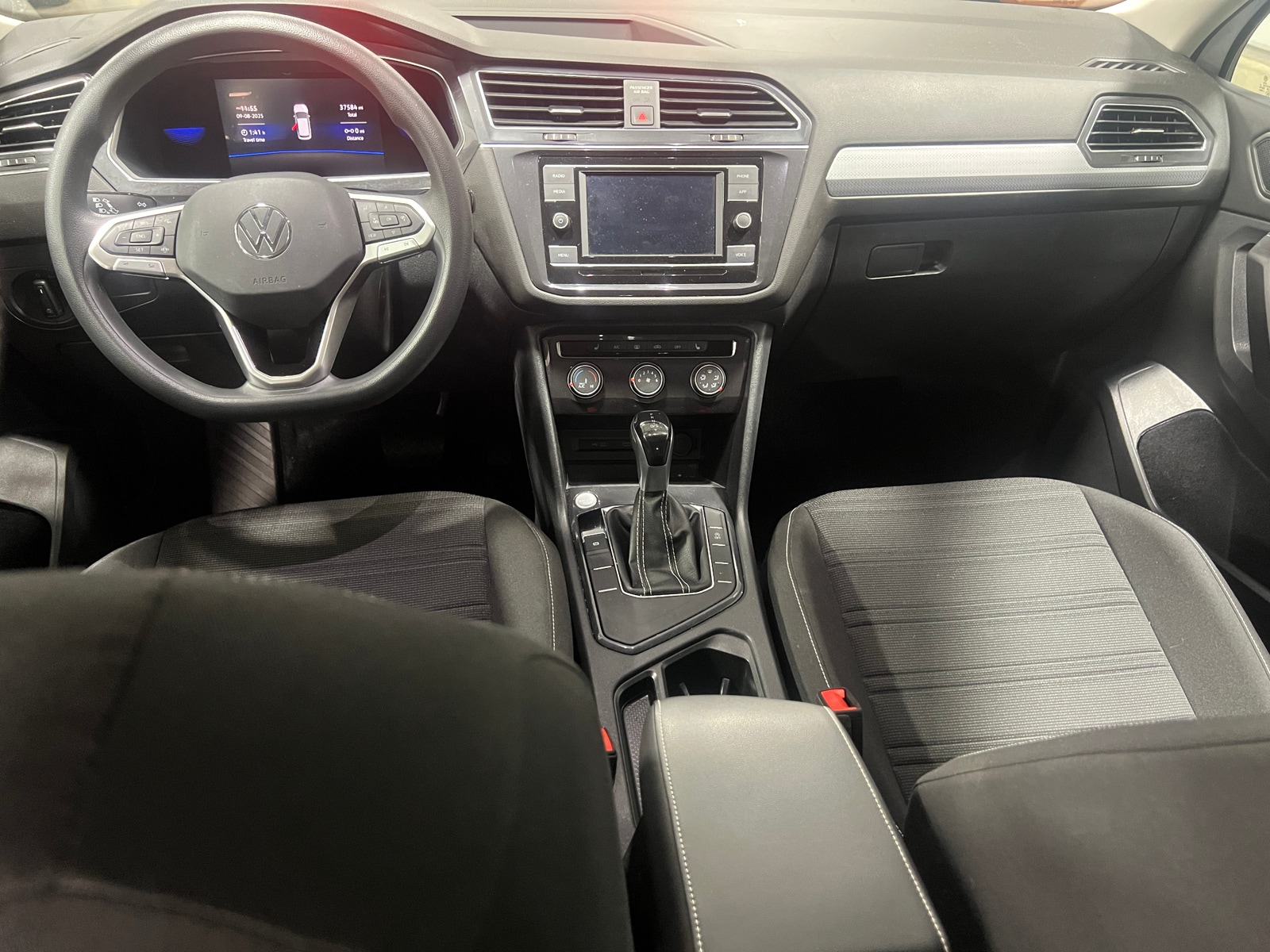 Thumbnail: 2022 Volkswagen Tiguan - 3