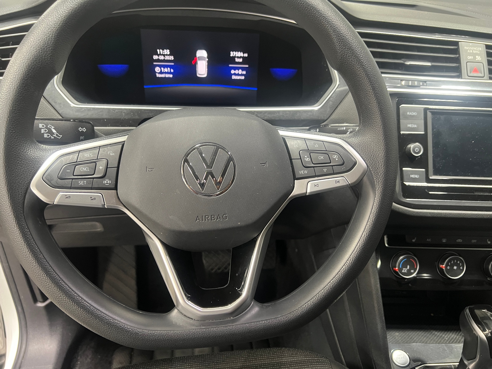 Thumbnail: 2022 Volkswagen Tiguan - 5