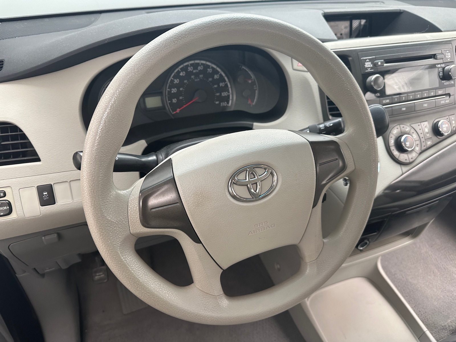 Thumbnail: 2011 Toyota Sienna - 5
