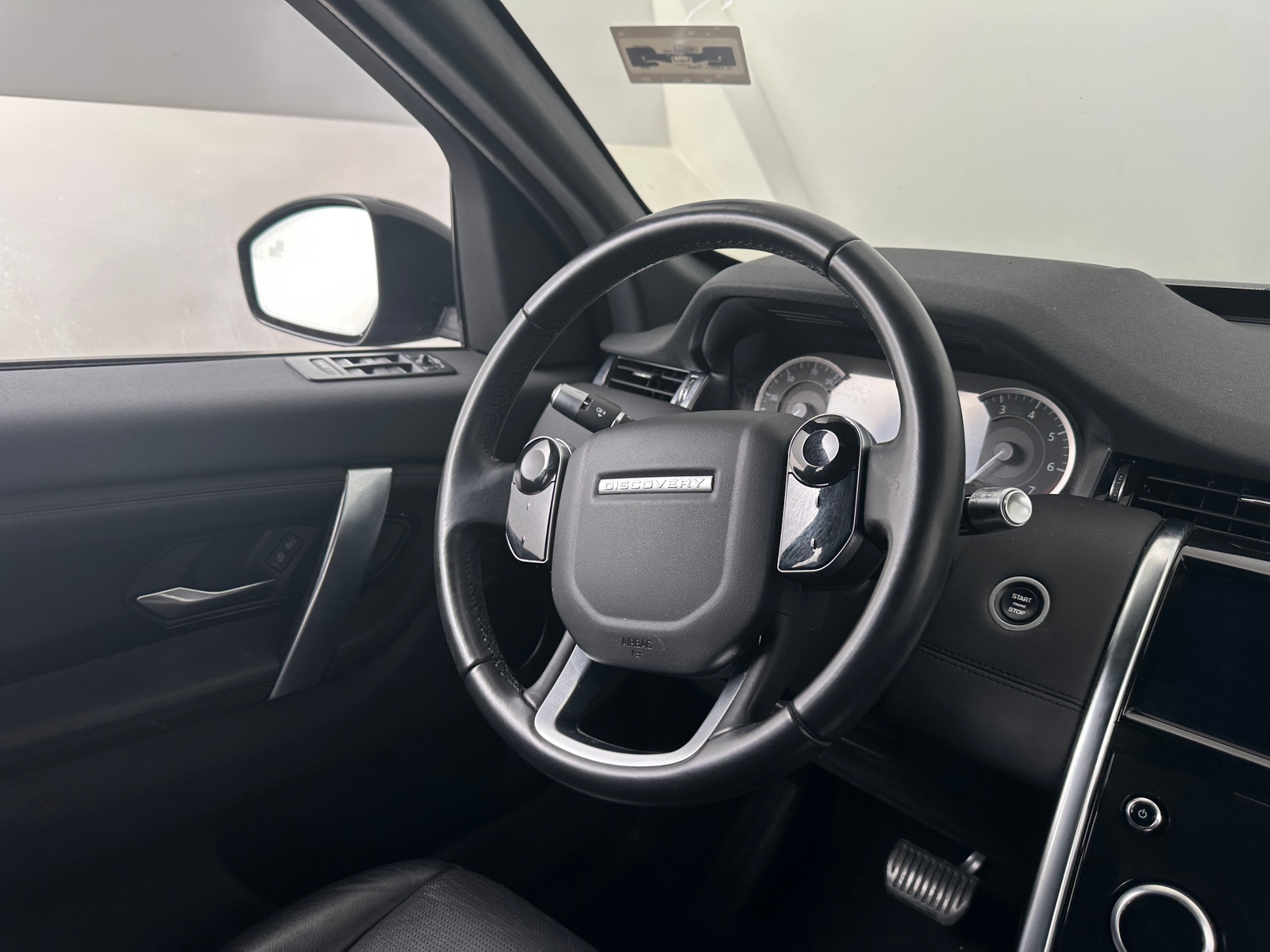 Thumbnail: 2020 Land Rover Discovery Sport - 4