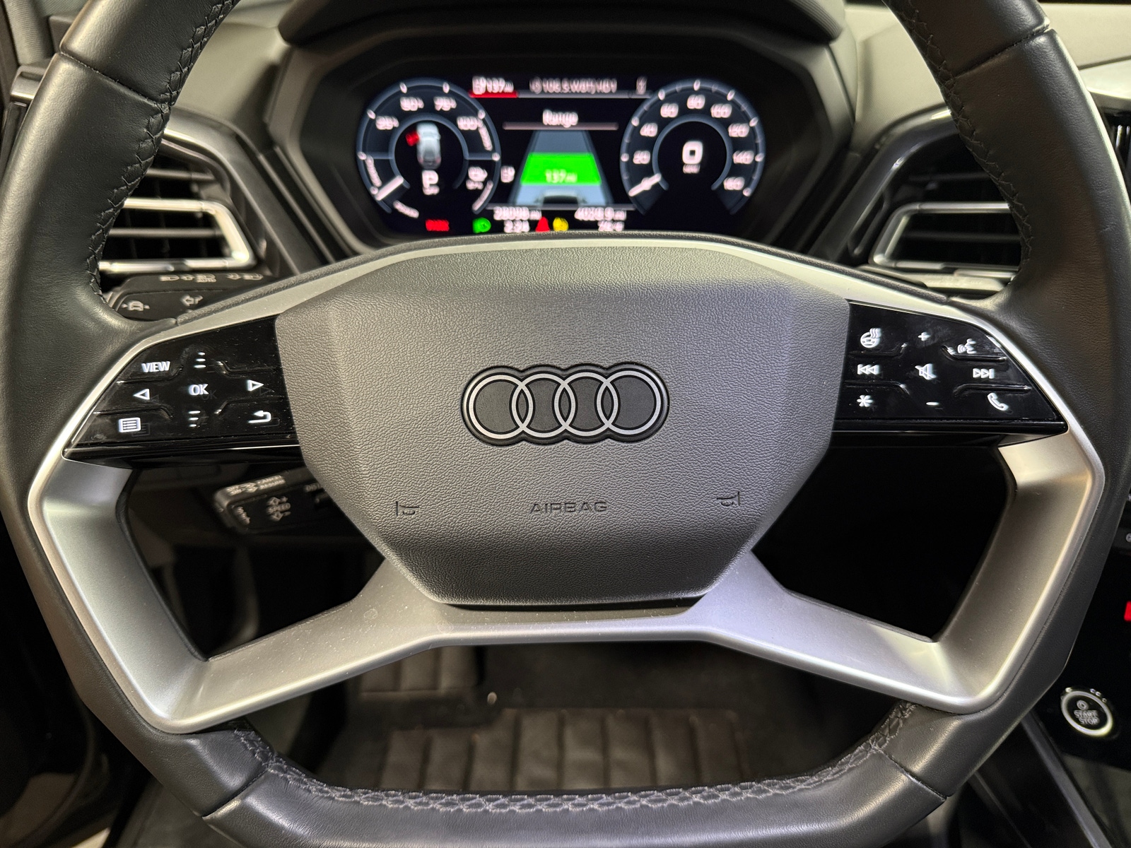 Thumbnail: 2022 Audi Q4 e-tron - 4