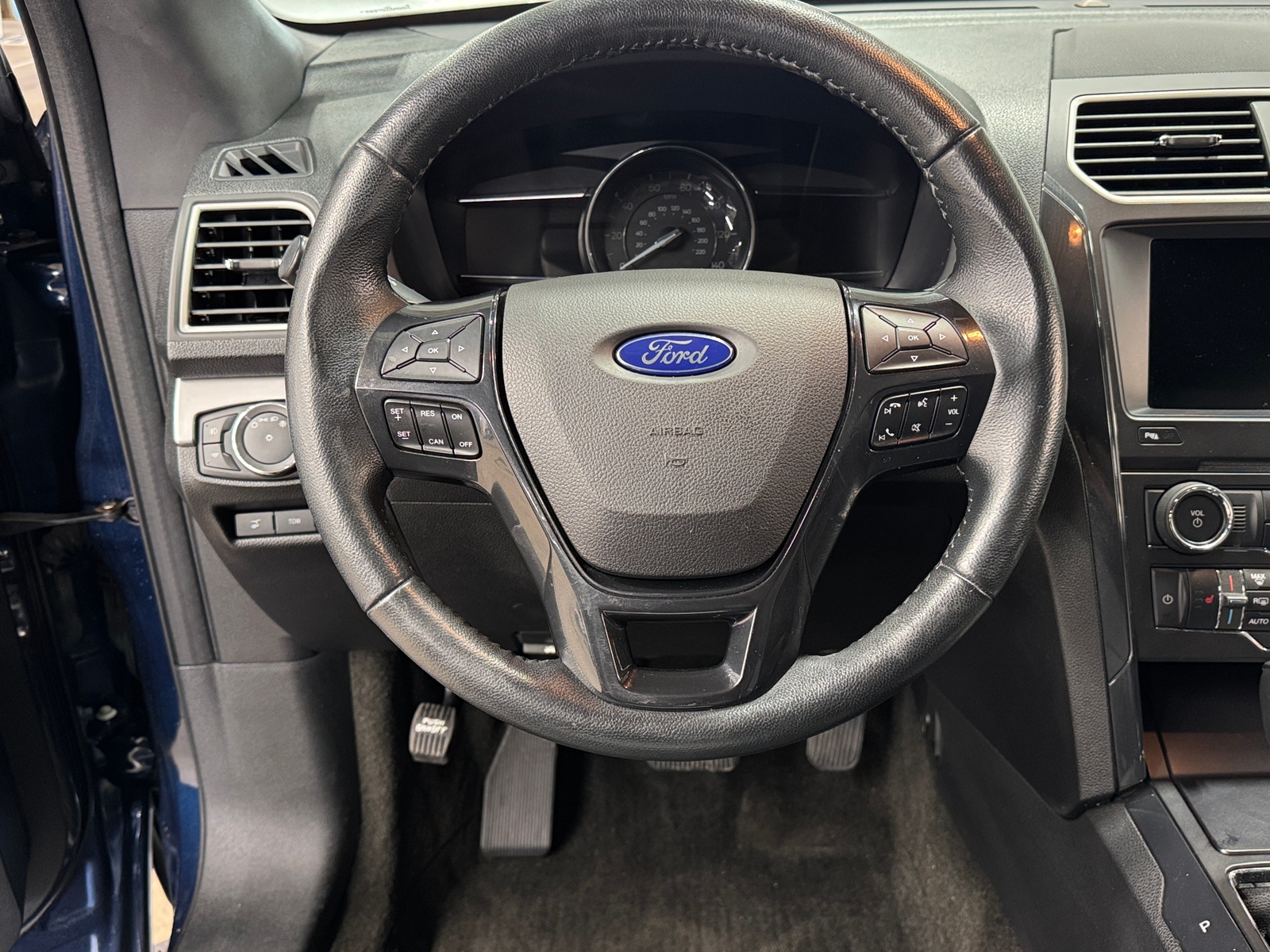 Thumbnail: 2017 Ford Explorer - 5