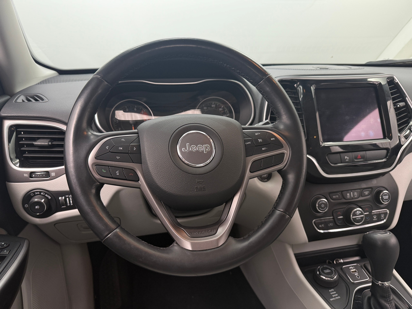 Thumbnail: 2020 Jeep Cherokee - 4