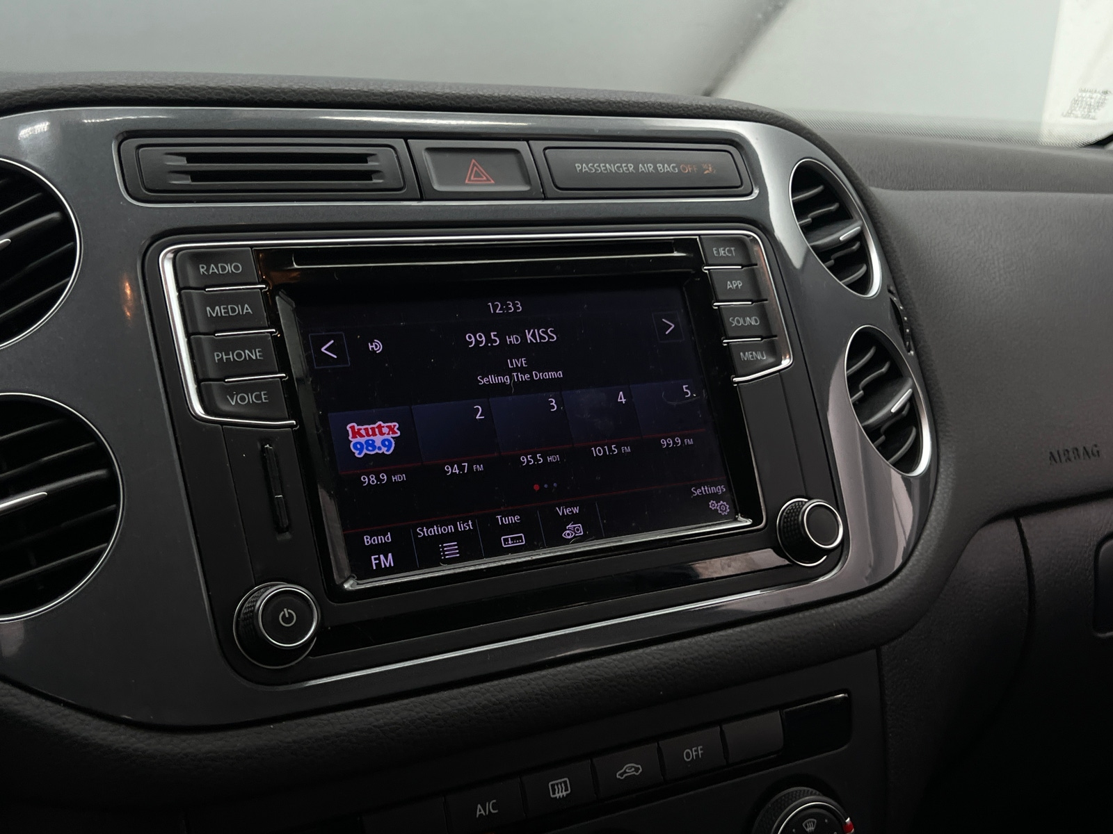 Thumbnail: 2017 Volkswagen Tiguan - 4