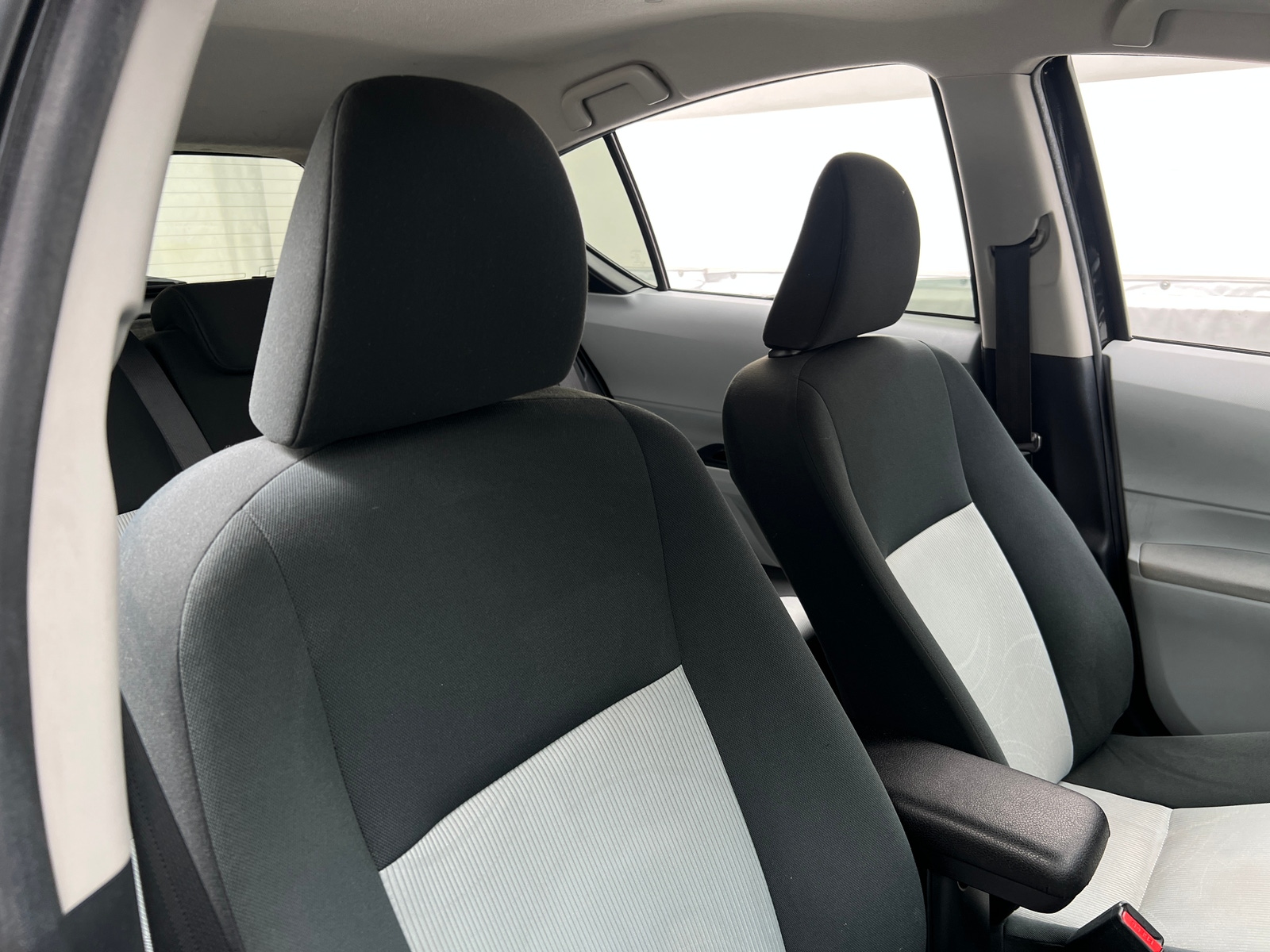 Thumbnail: 2013 Toyota Prius c - 2
