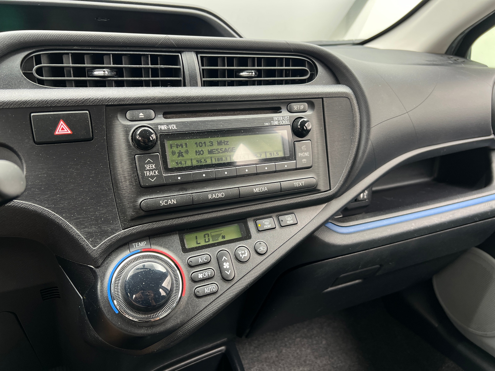 Thumbnail: 2013 Toyota Prius c - 4