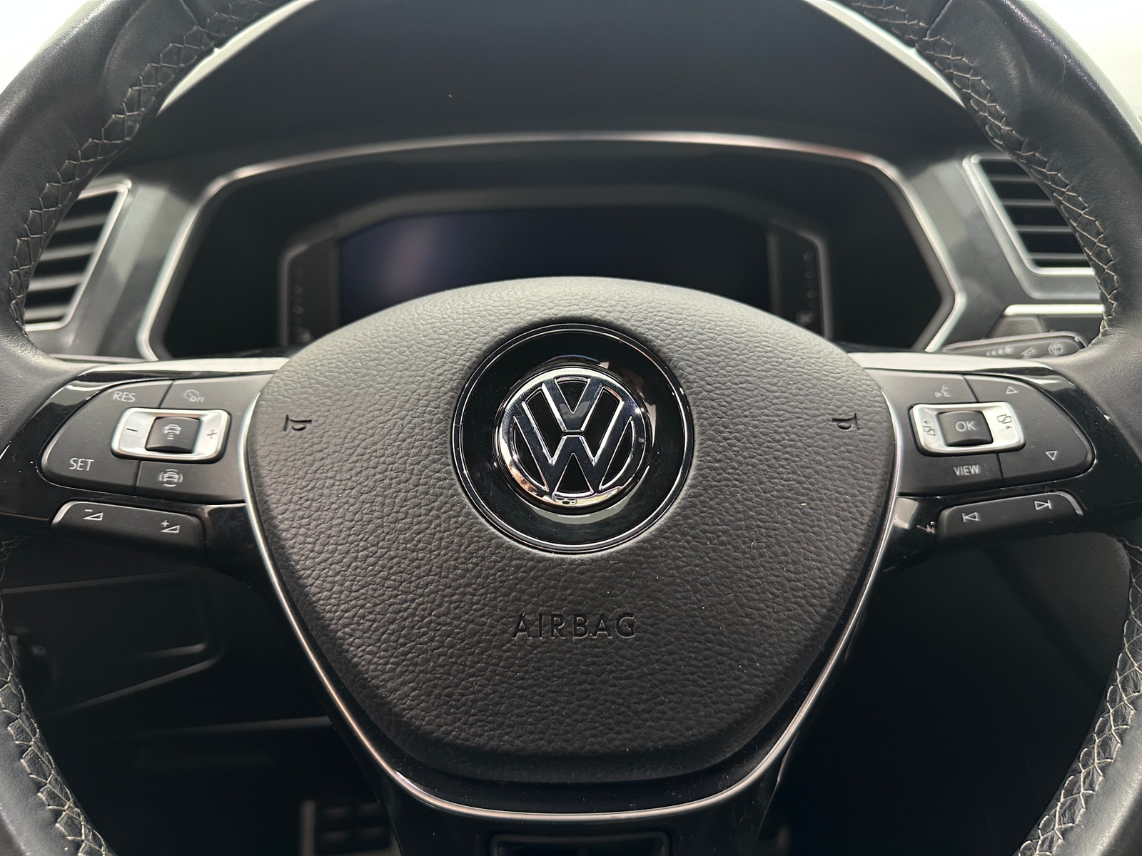 Thumbnail: 2019 Volkswagen Tiguan - 4