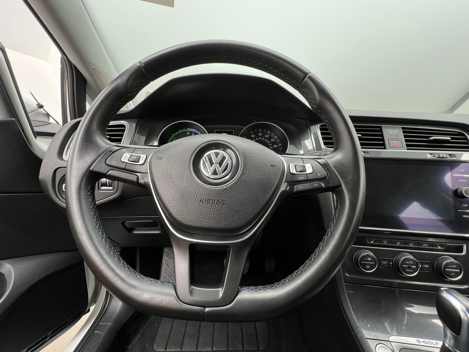 Thumbnail: 2019 Volkswagen e-Golf - 5