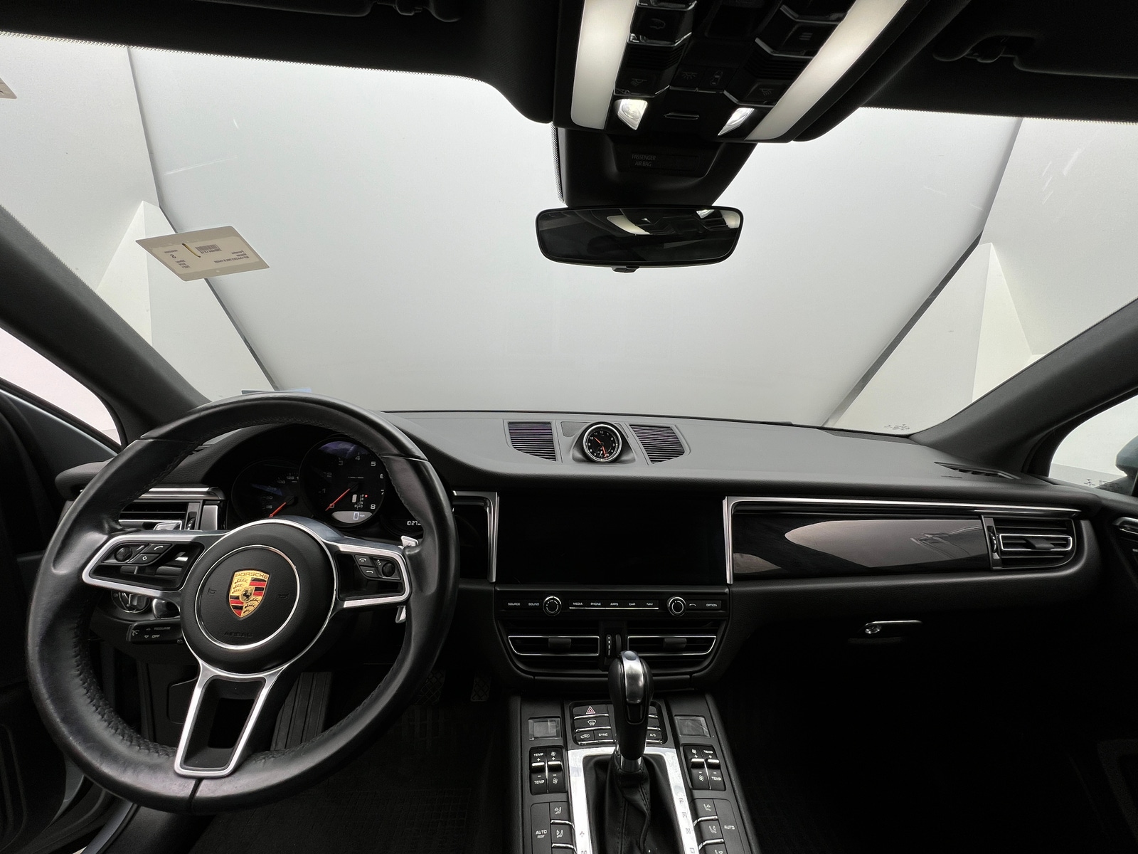 Thumbnail: 2021 Porsche Macan - 2
