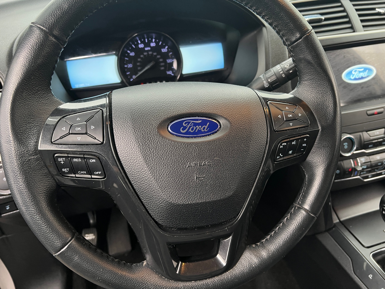 Thumbnail: 2019 Ford Explorer - 4