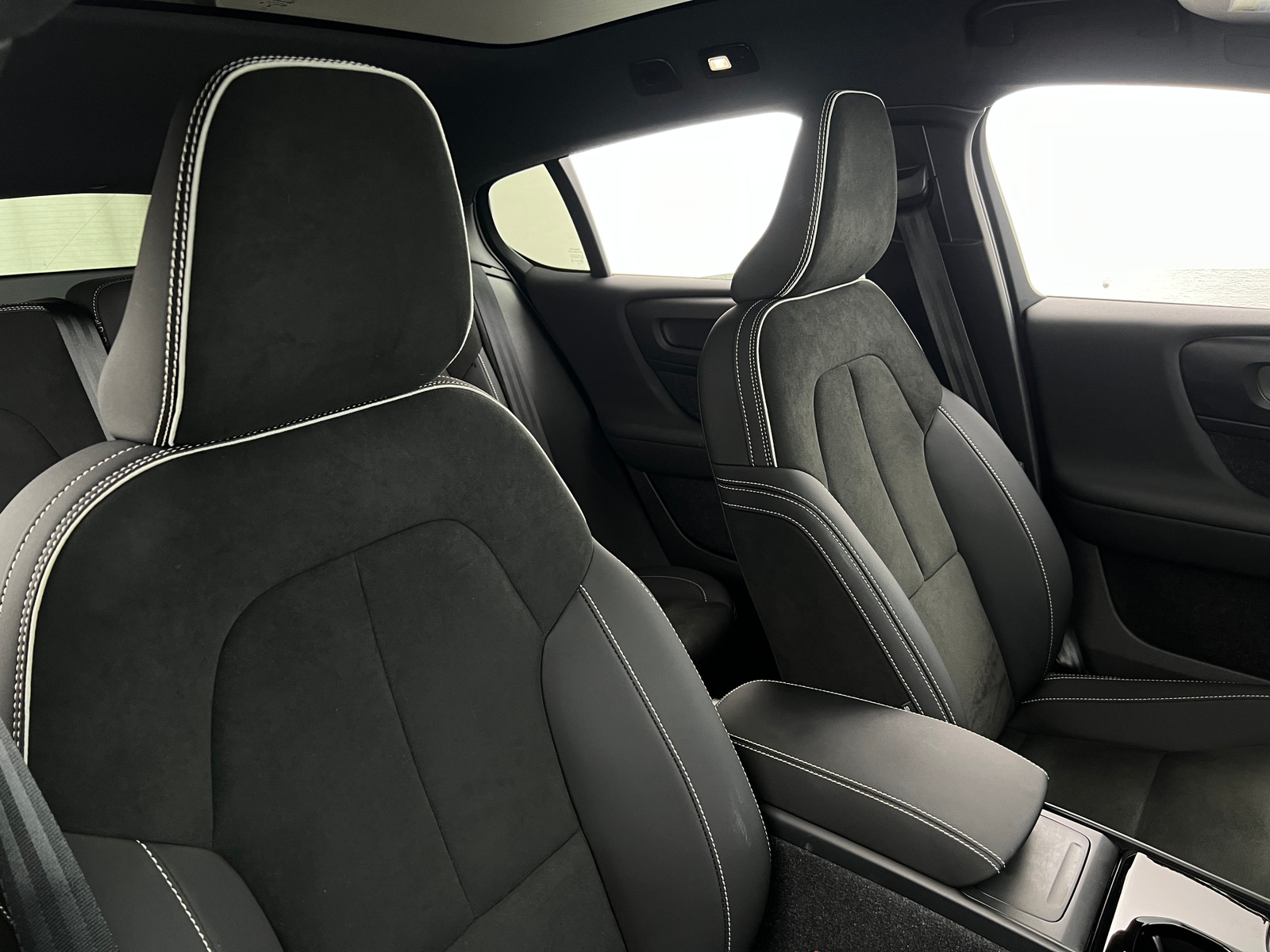 Thumbnail: 2023 Volvo C40 - 2