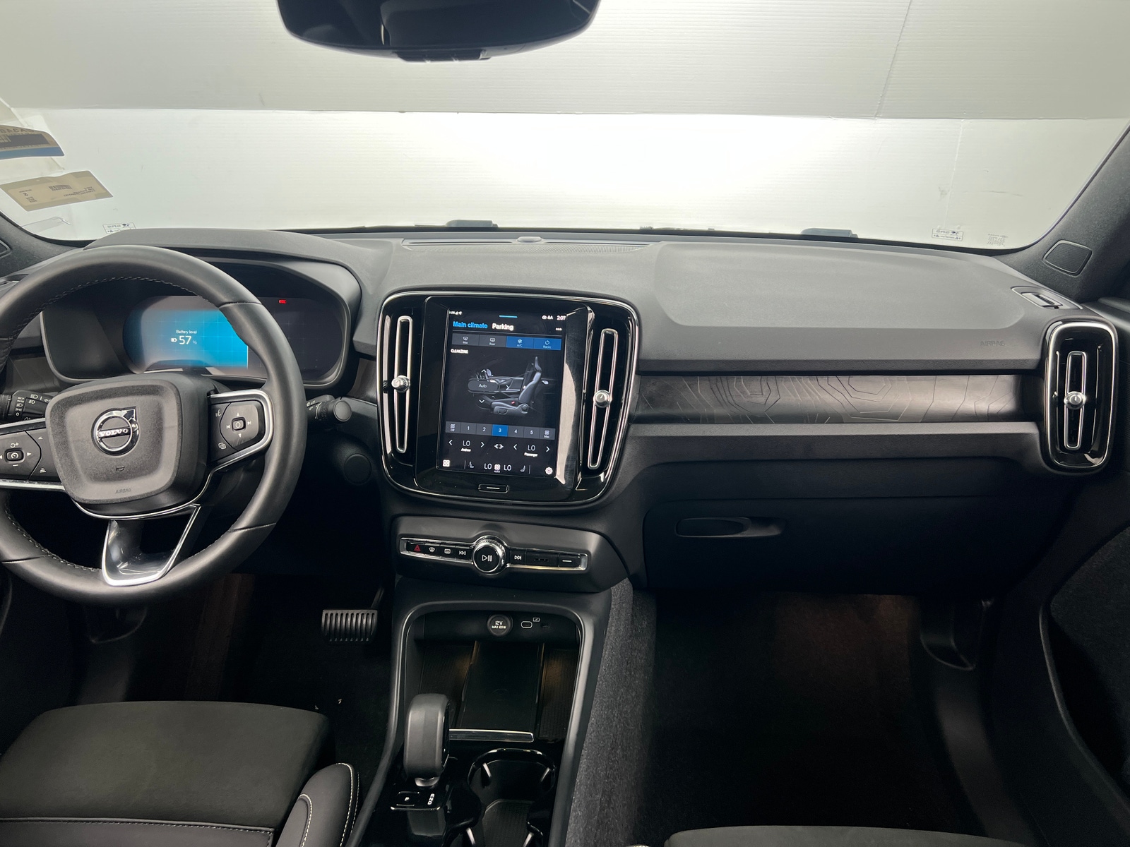 Thumbnail: 2023 Volvo C40 - 3