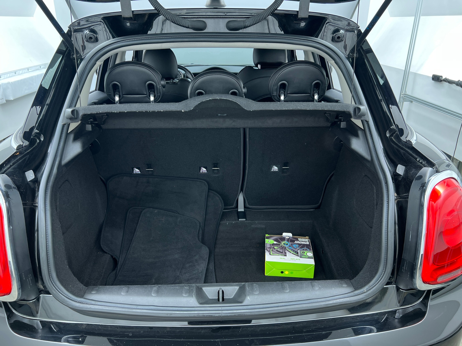 Thumbnail: 2016 MINI Cooper Hardtop - 6