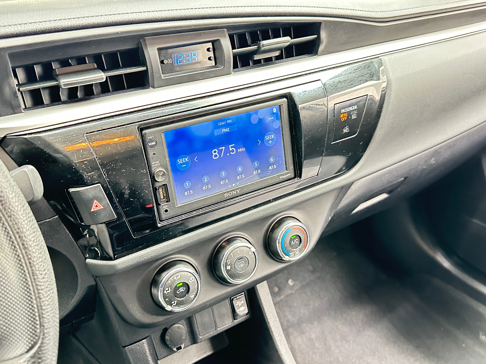Thumbnail: 2015 Toyota Corolla - 4
