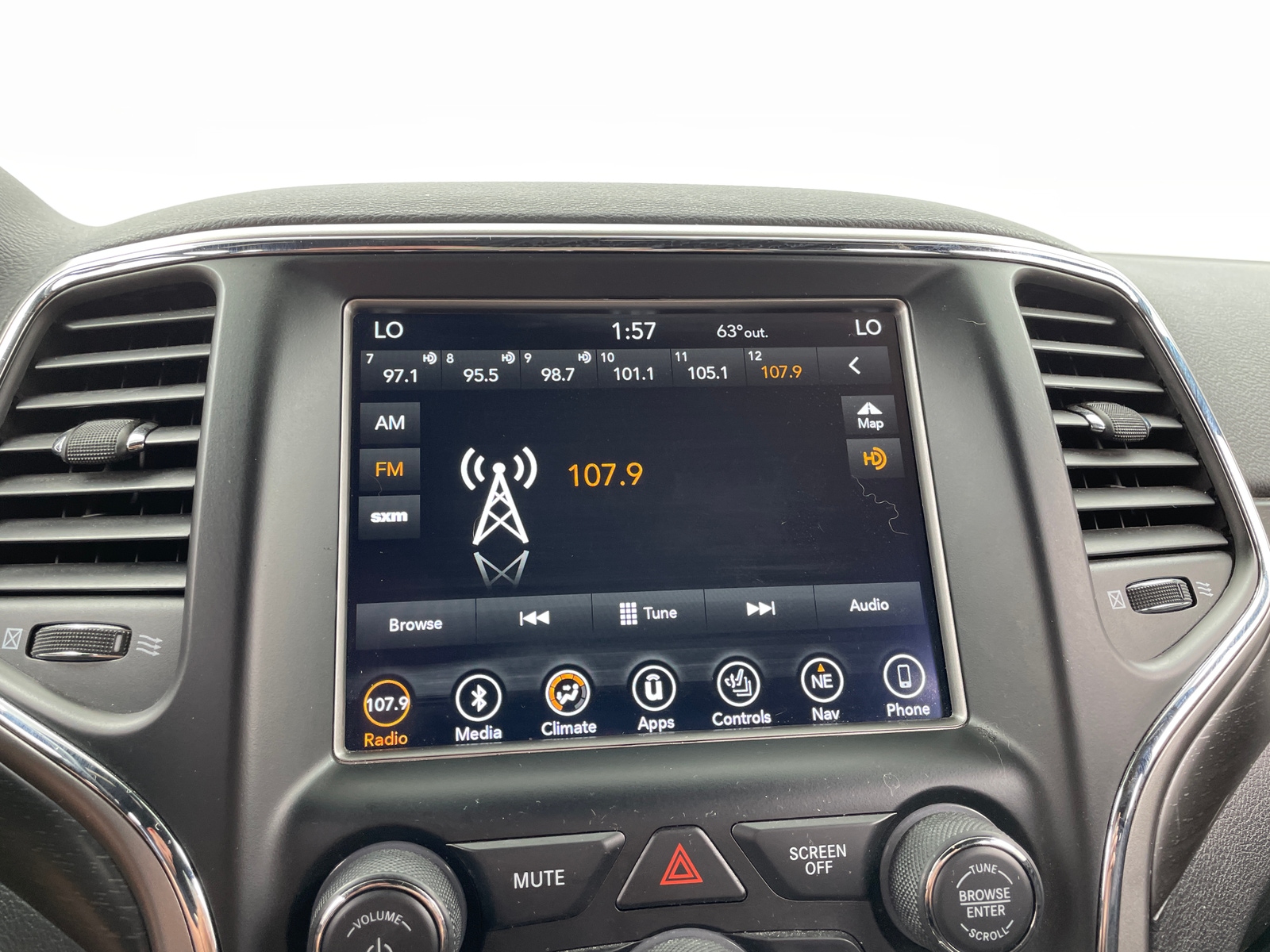 Thumbnail: 2018 Jeep Grand Cherokee - 3