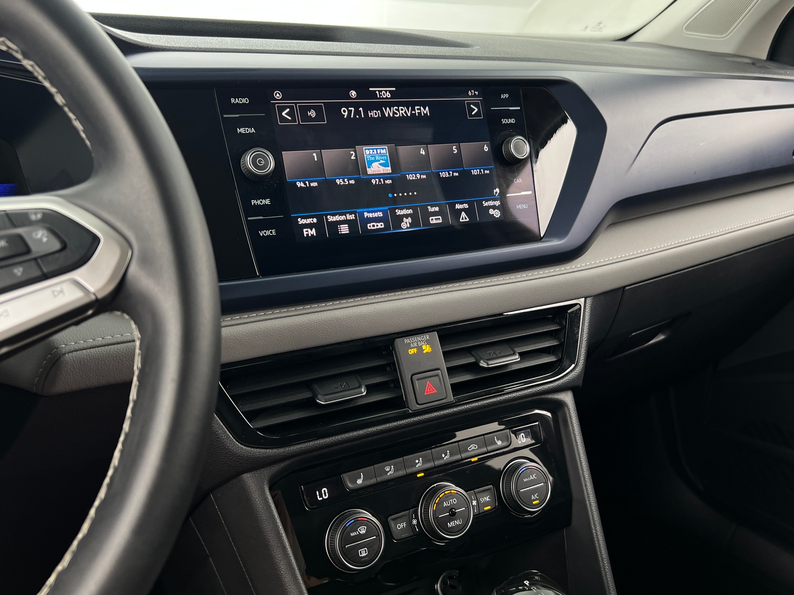 Thumbnail: 2024 Volkswagen Taos - 4
