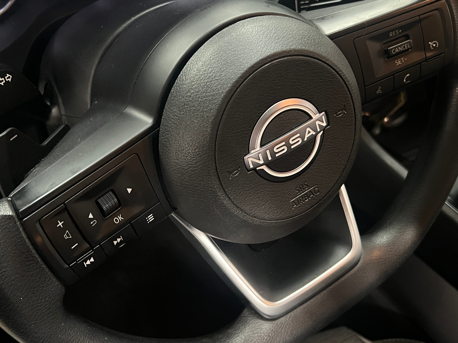 Thumbnail: 2022 Nissan Rogue - 5