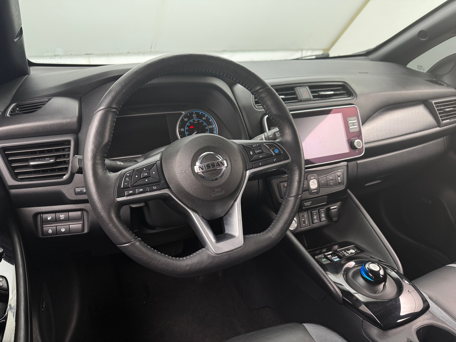 Thumbnail: 2020 Nissan Leaf - 4