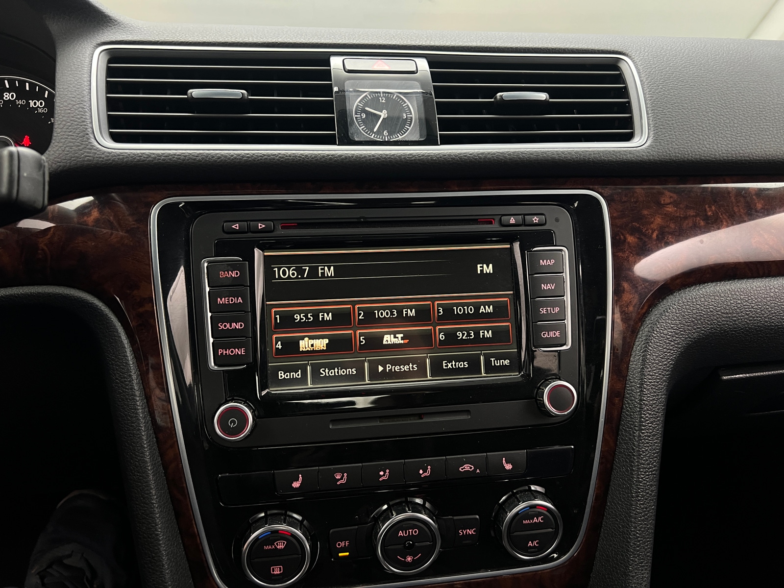 Thumbnail: 2013 Volkswagen Passat - 4