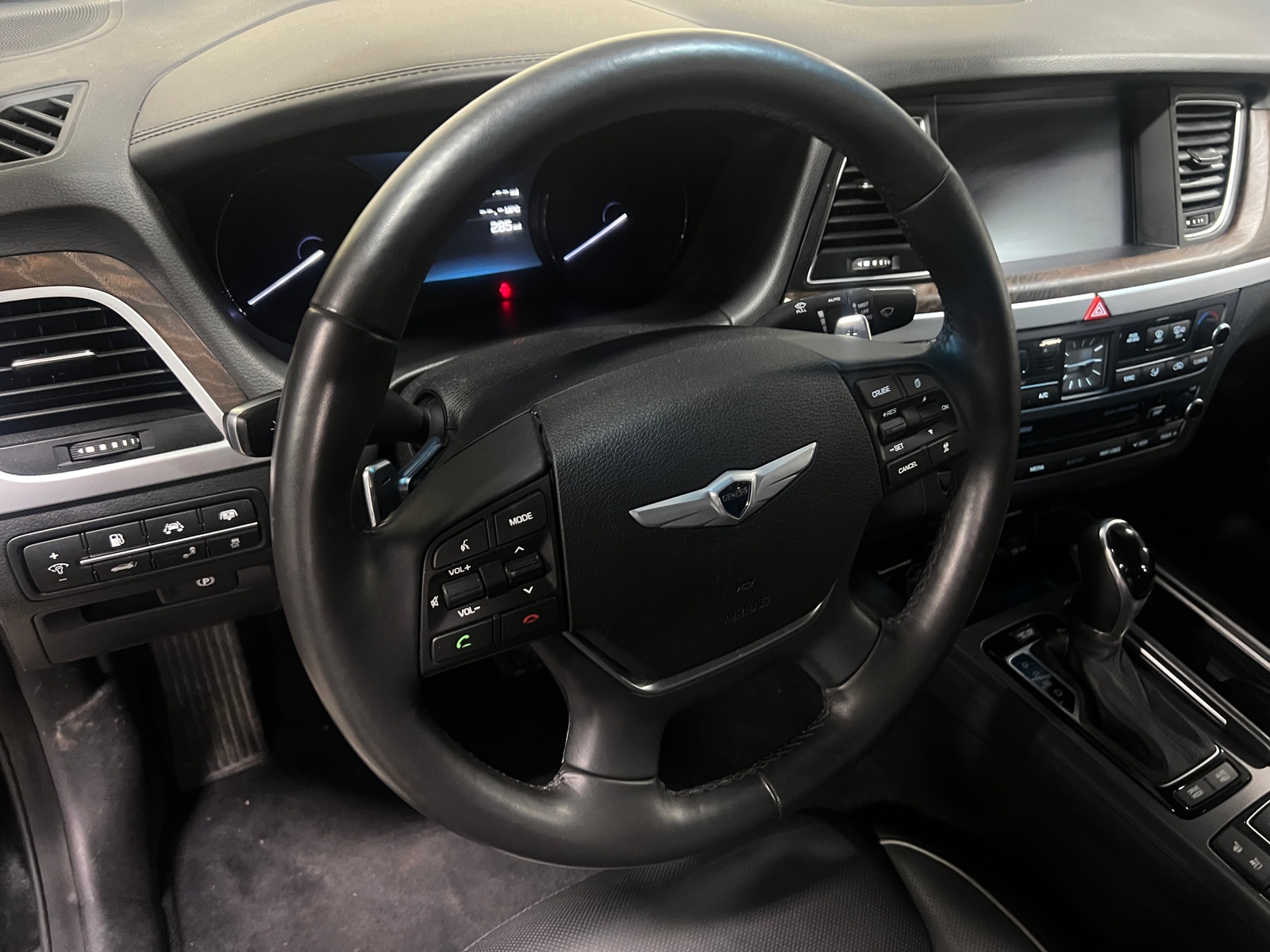 Thumbnail: 2015 Hyundai Genesis - 4