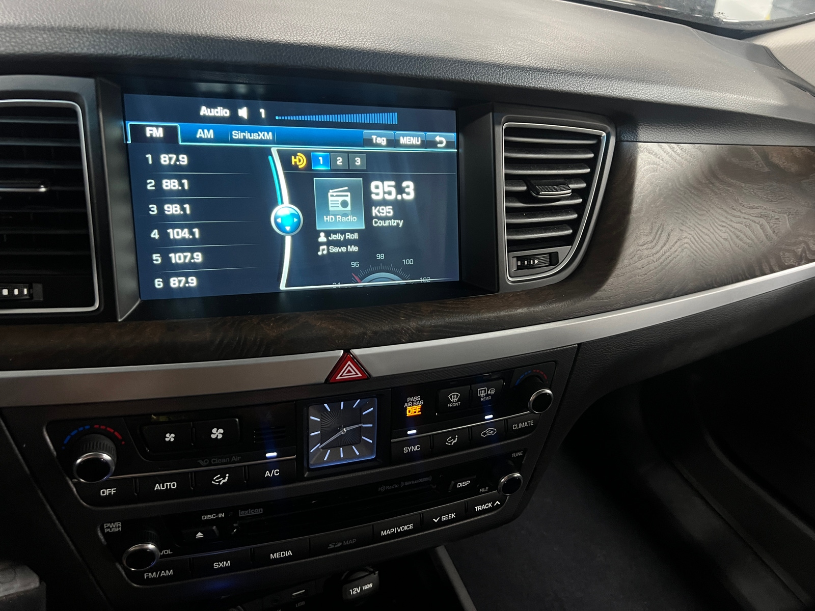 Thumbnail: 2015 Hyundai Genesis - 3
