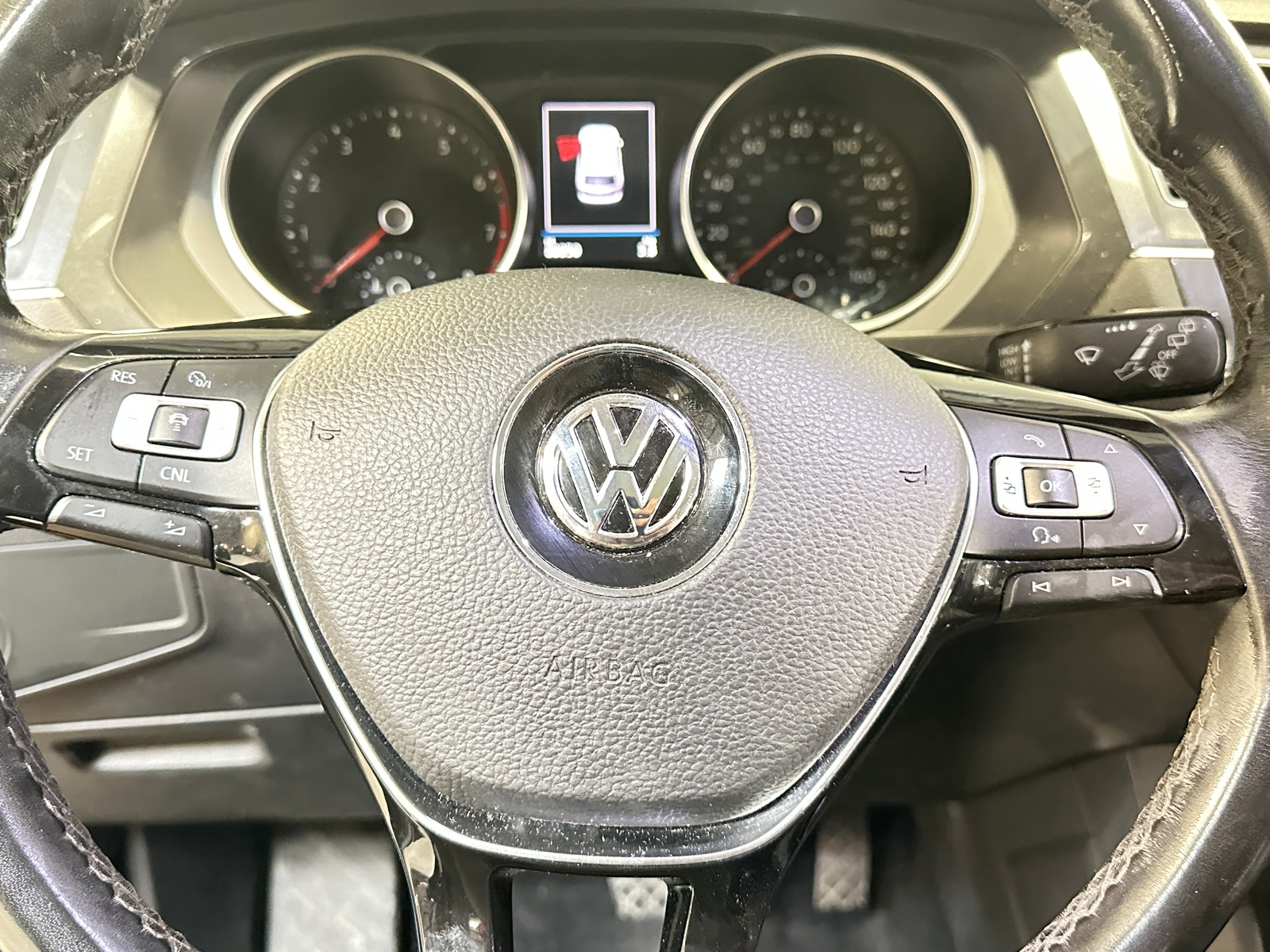 Thumbnail: 2018 Volkswagen Tiguan - 4