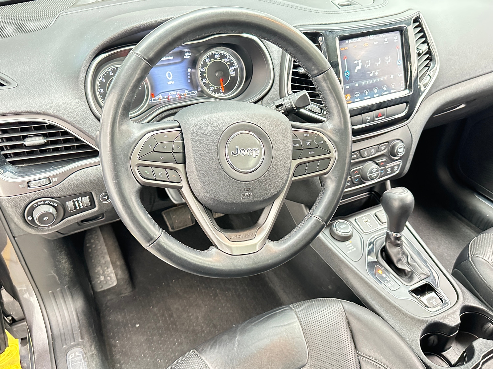 Thumbnail: 2019 Jeep Cherokee - 3
