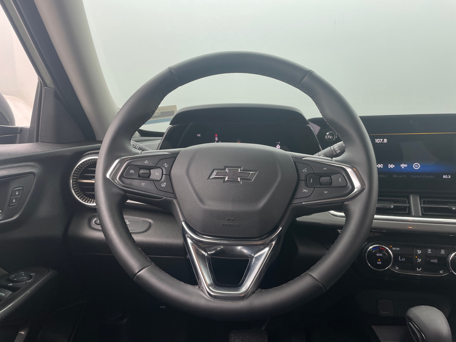 Thumbnail: 2025 Chevrolet Trax - 4