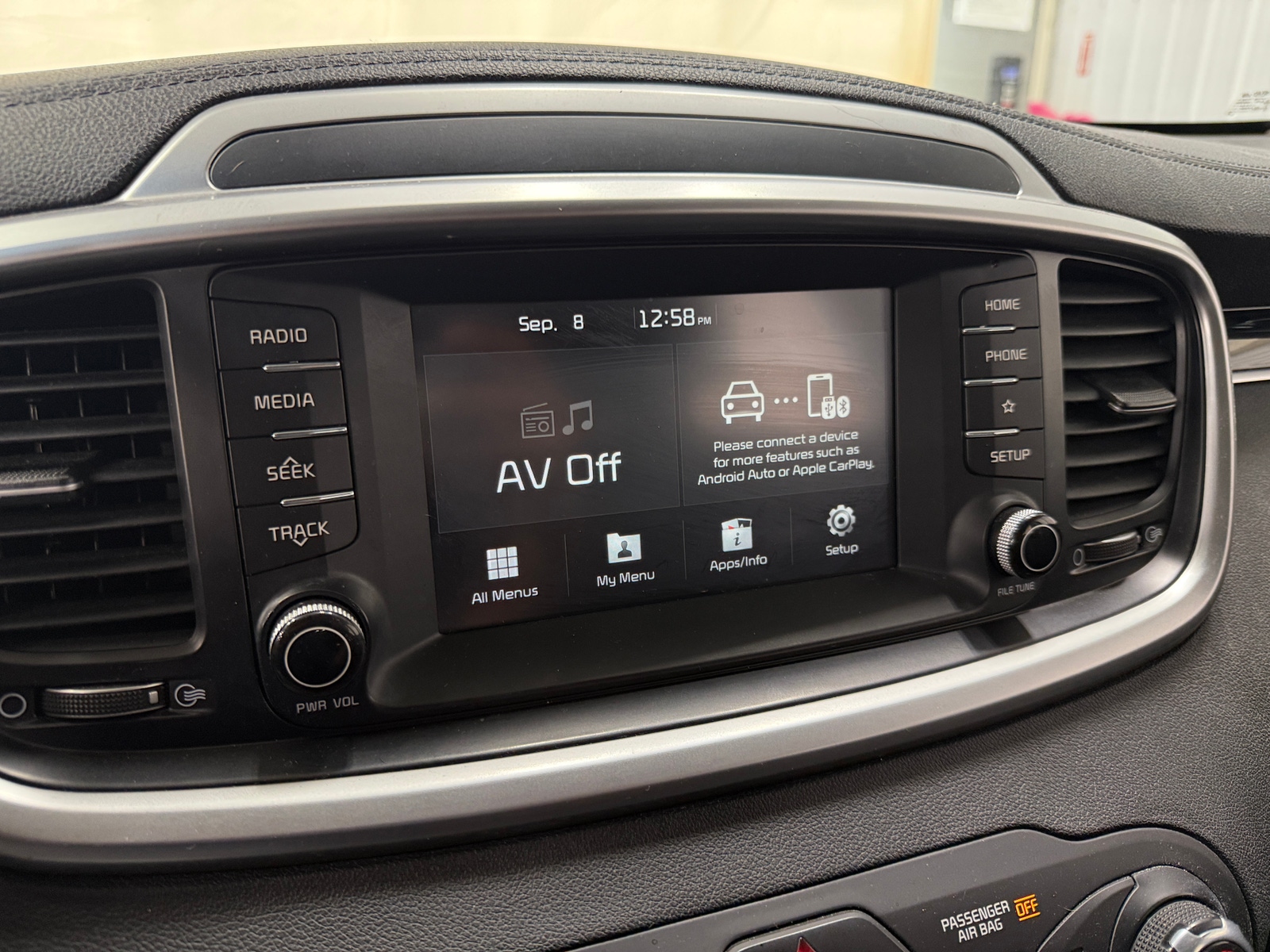 Thumbnail: 2019 Kia Sorento - 4
