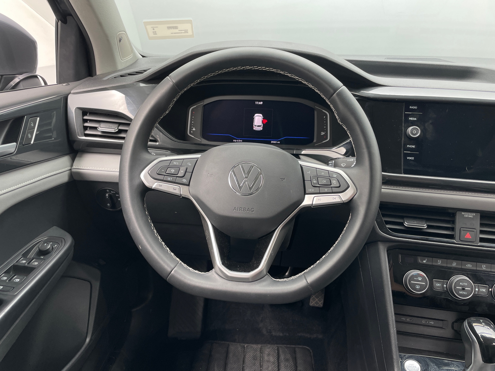 Thumbnail: 2022 Volkswagen Taos - 4