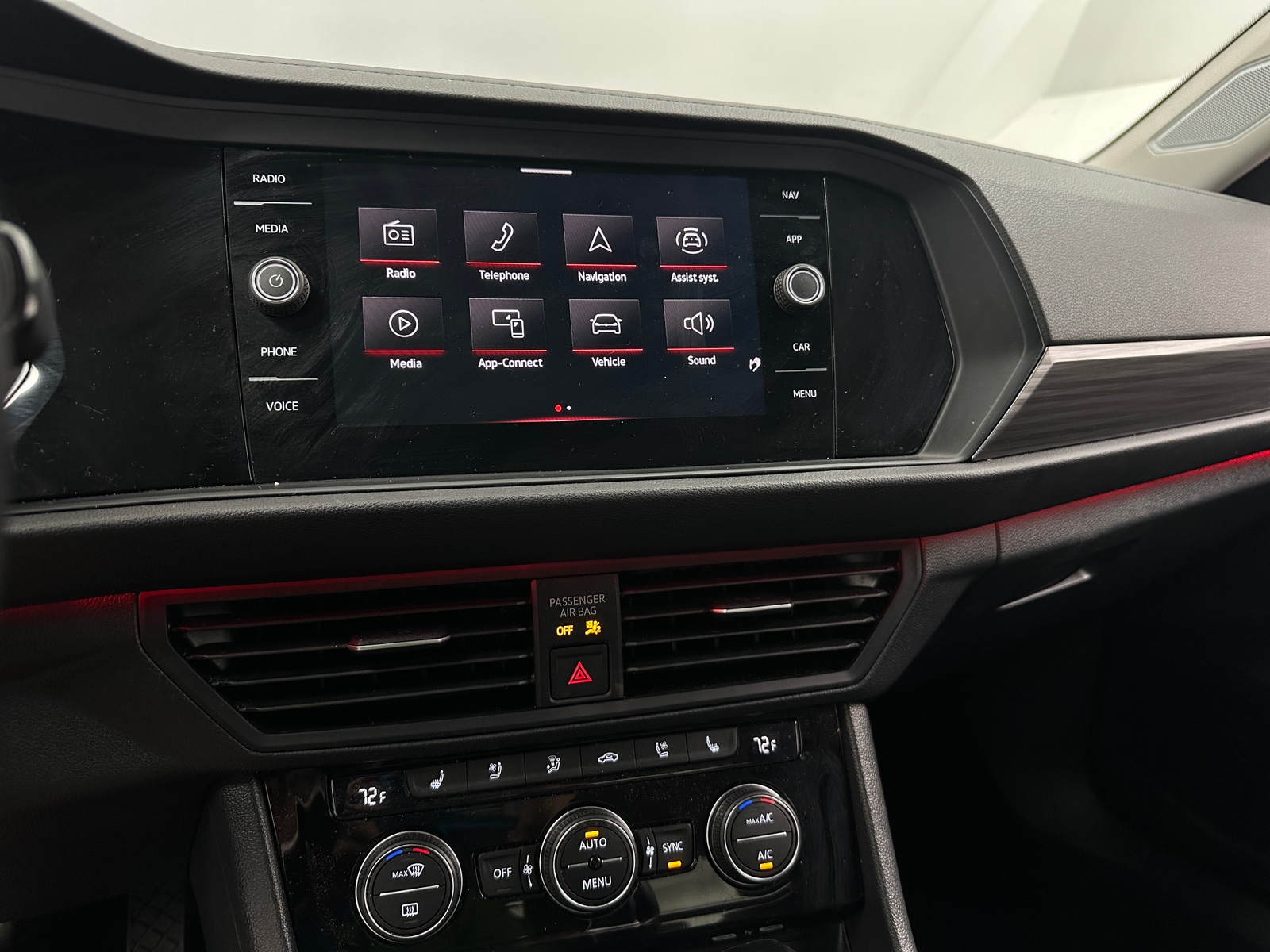 Thumbnail: 2024 Volkswagen Jetta - 3