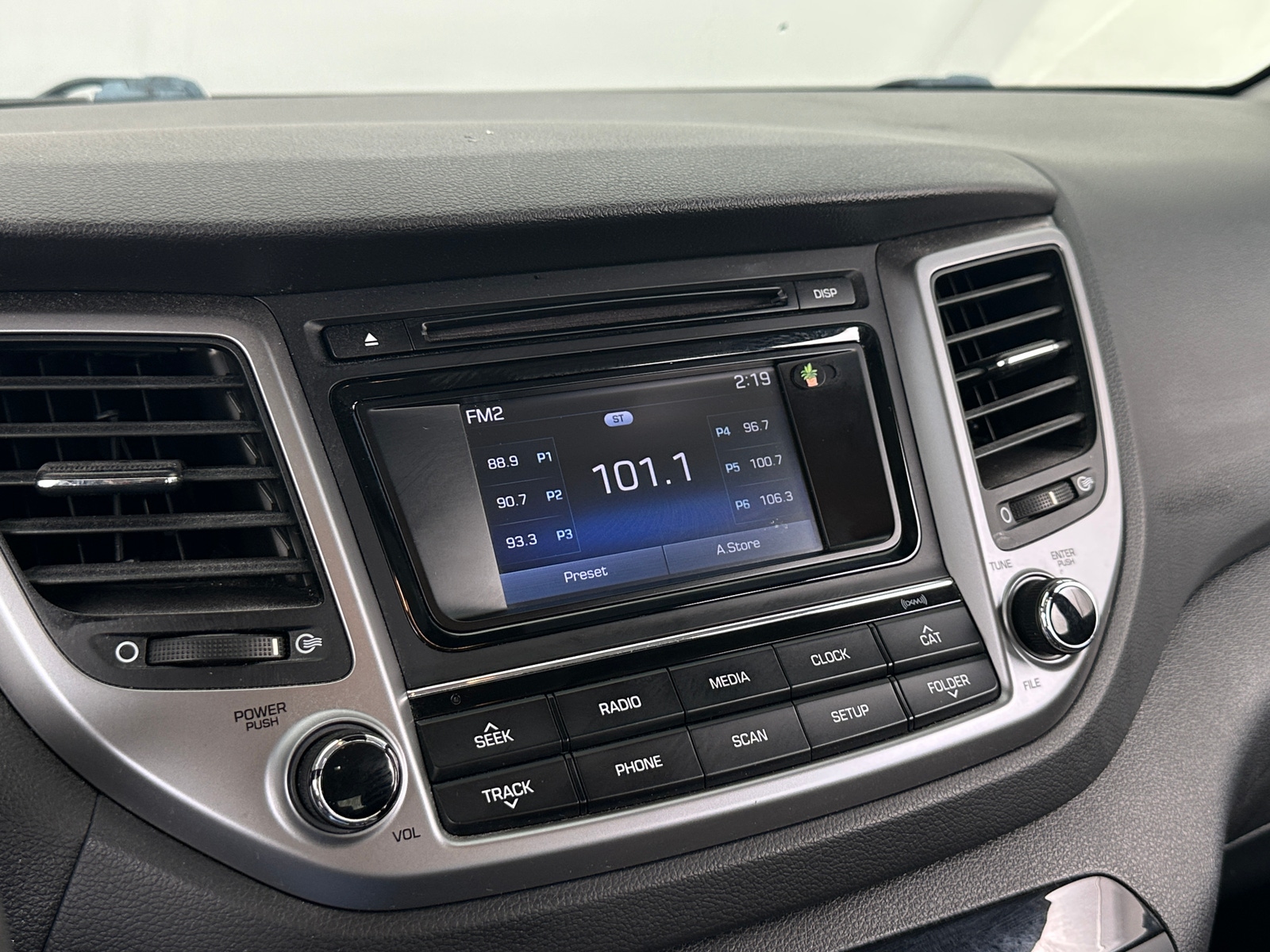 Thumbnail: 2017 Hyundai Tucson - 4