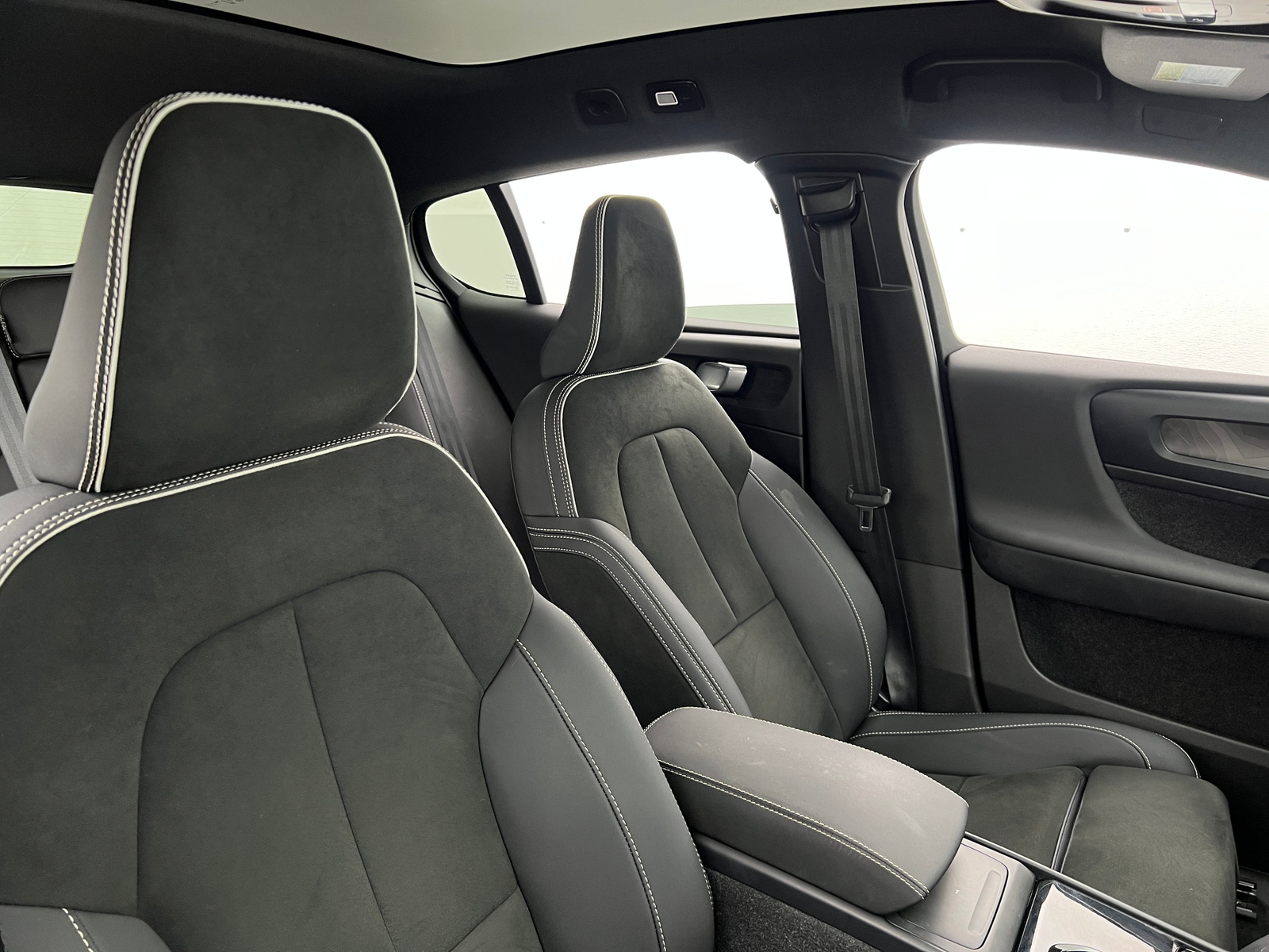 Thumbnail: 2023 Volvo C40 - 2