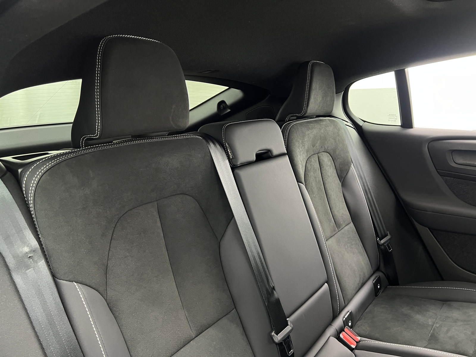 Thumbnail: 2023 Volvo C40 - 6