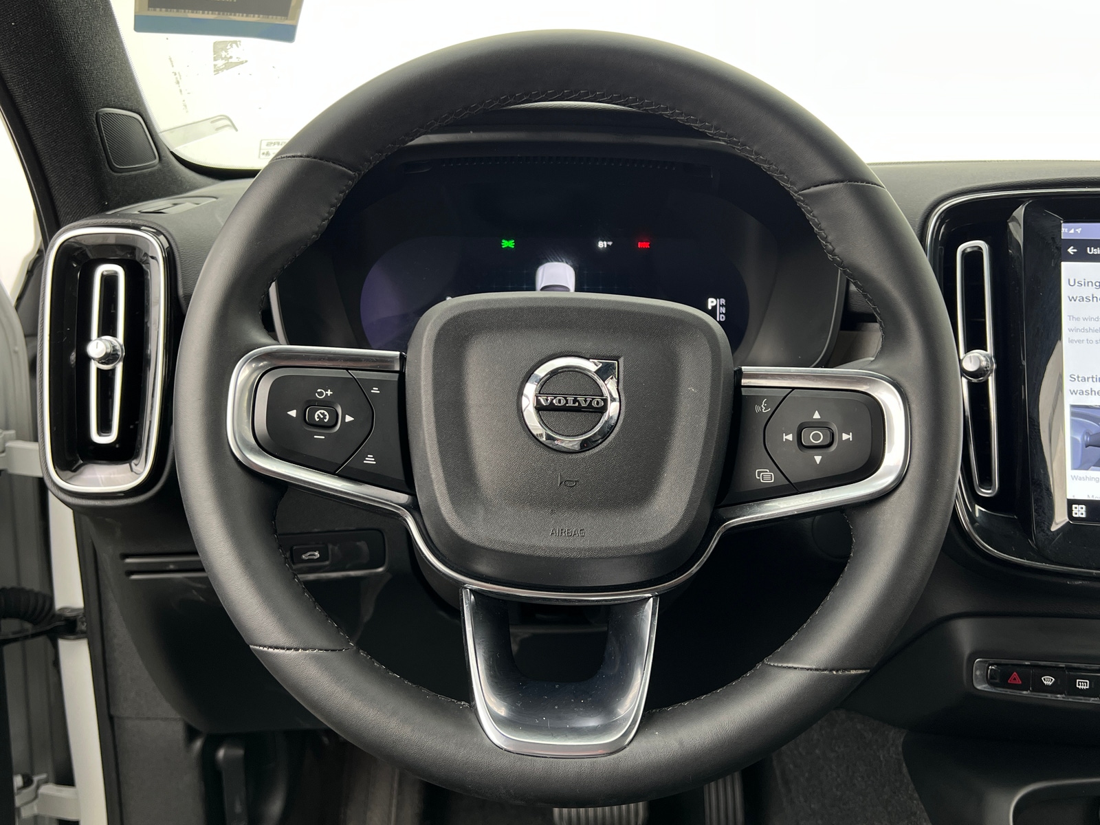 Thumbnail: 2023 Volvo C40 - 5