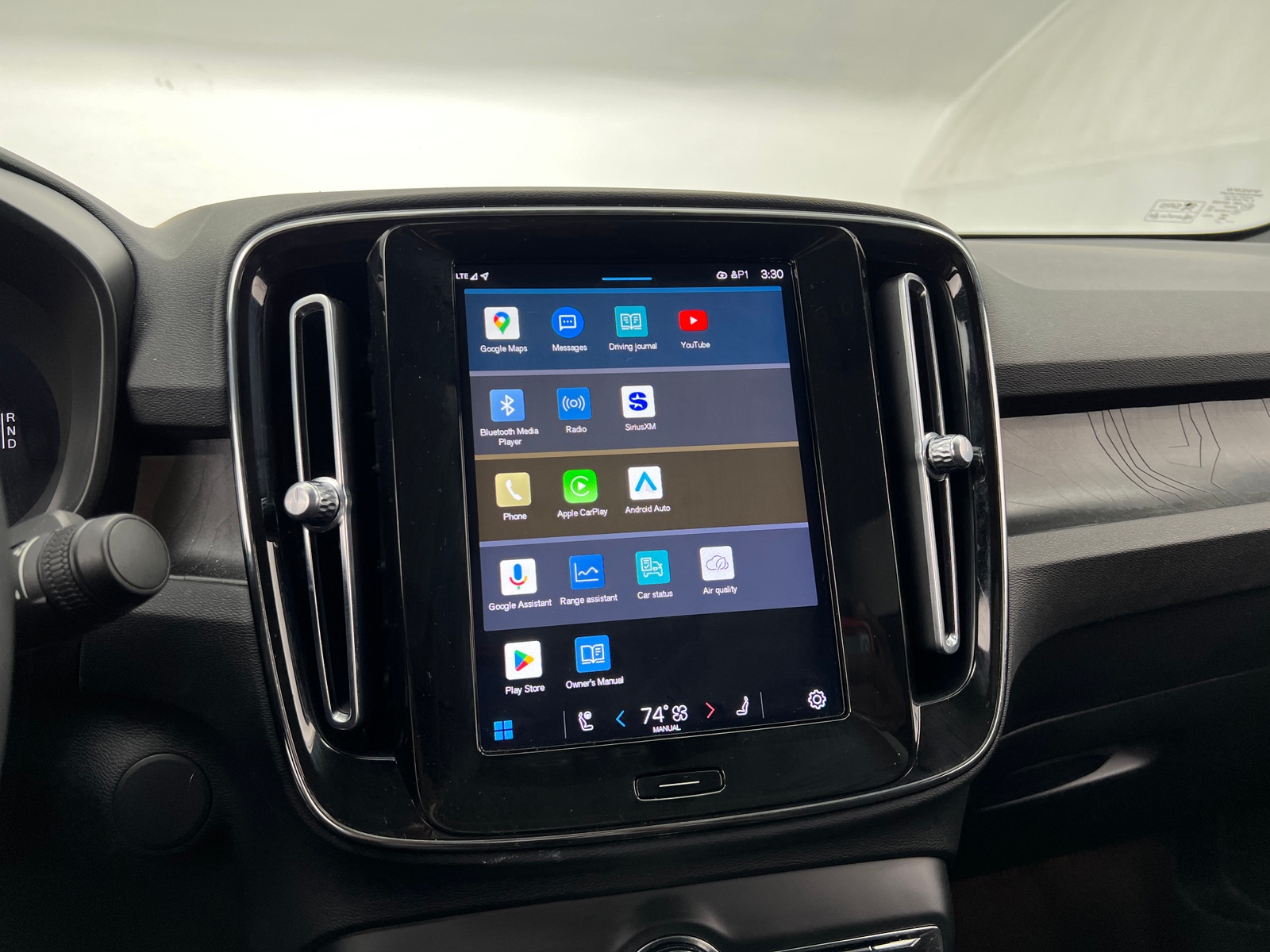 Thumbnail: 2023 Volvo C40 - 4