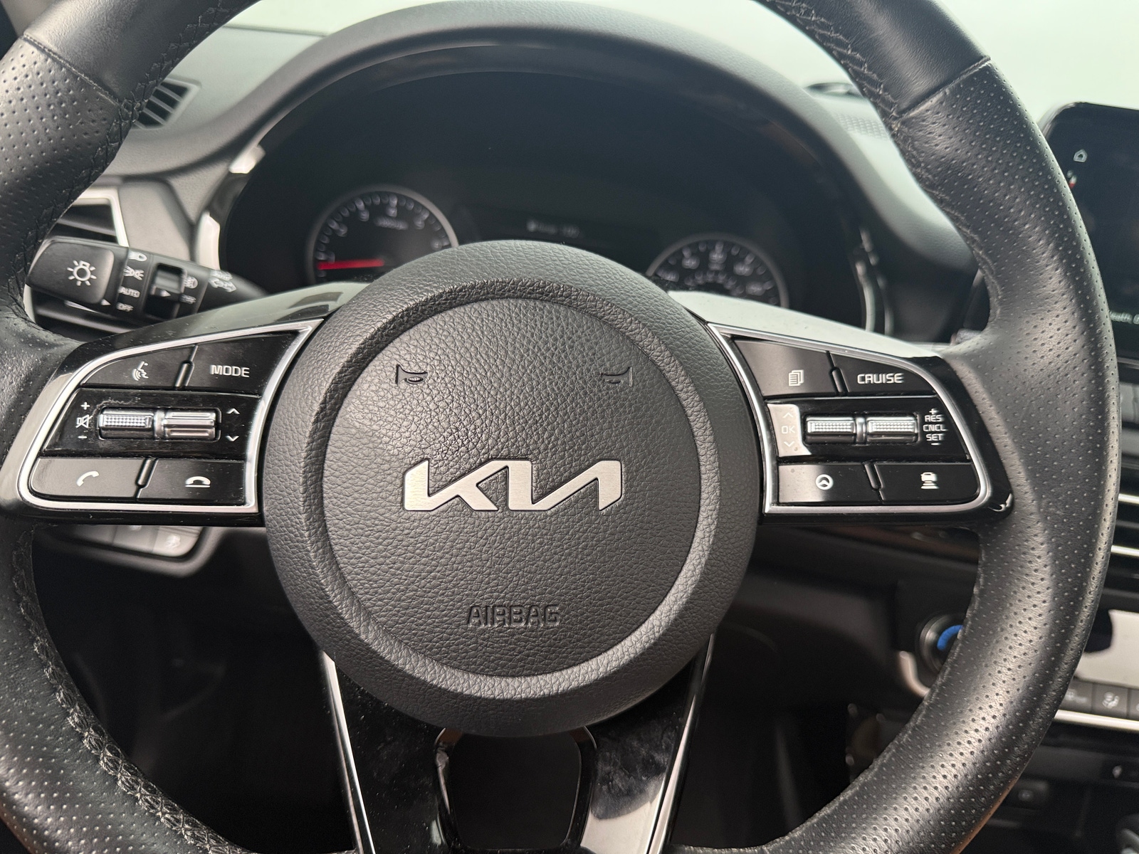 Thumbnail: 2023 Kia Seltos - 4