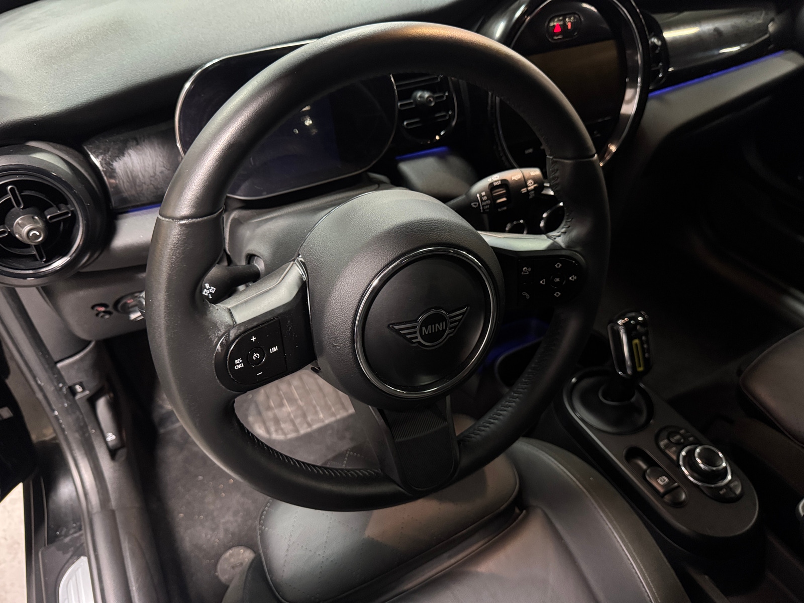 Thumbnail: 2023 MINI Cooper Hardtop - 4