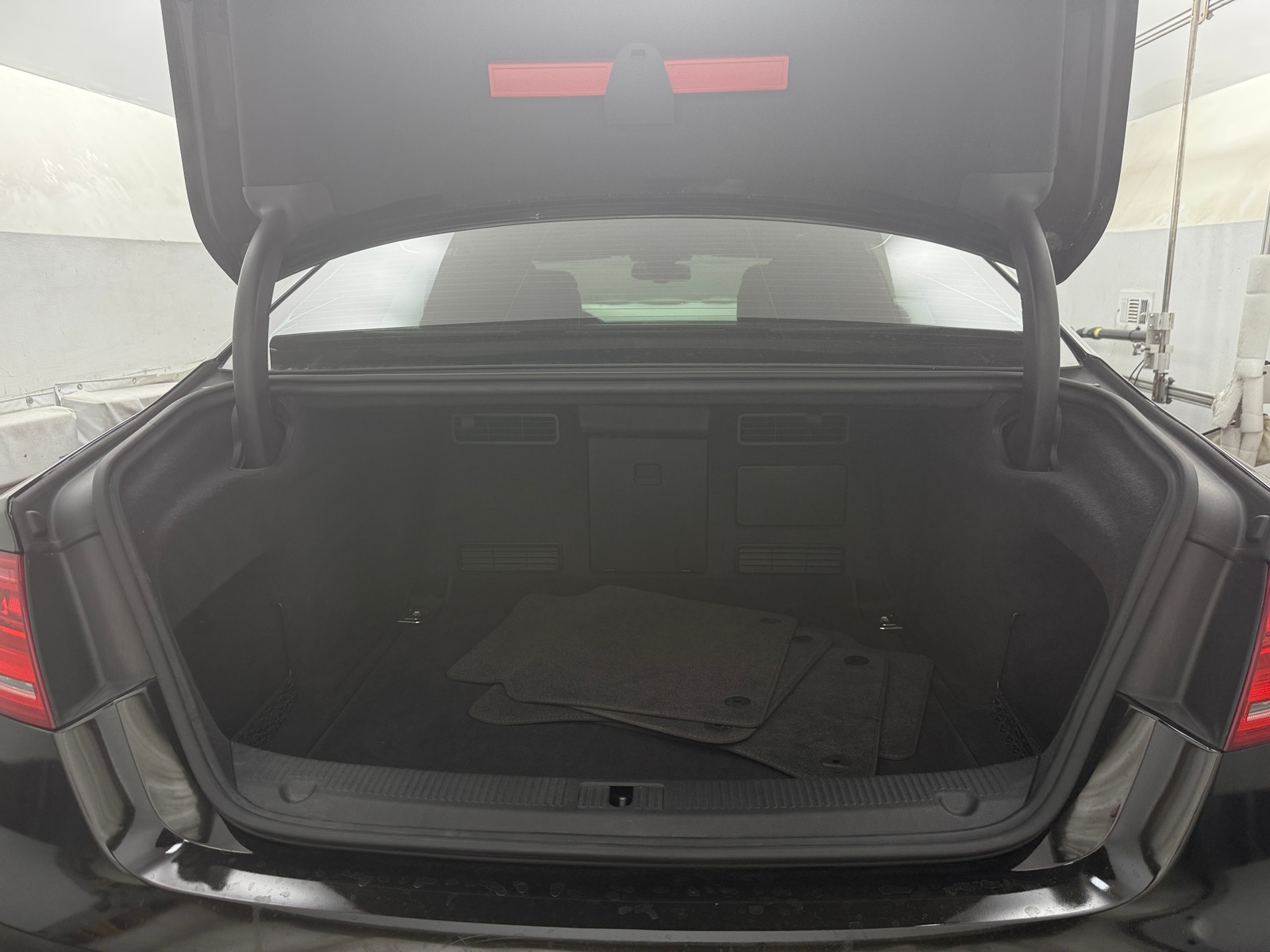 Thumbnail: 2011 Audi A8 - 6