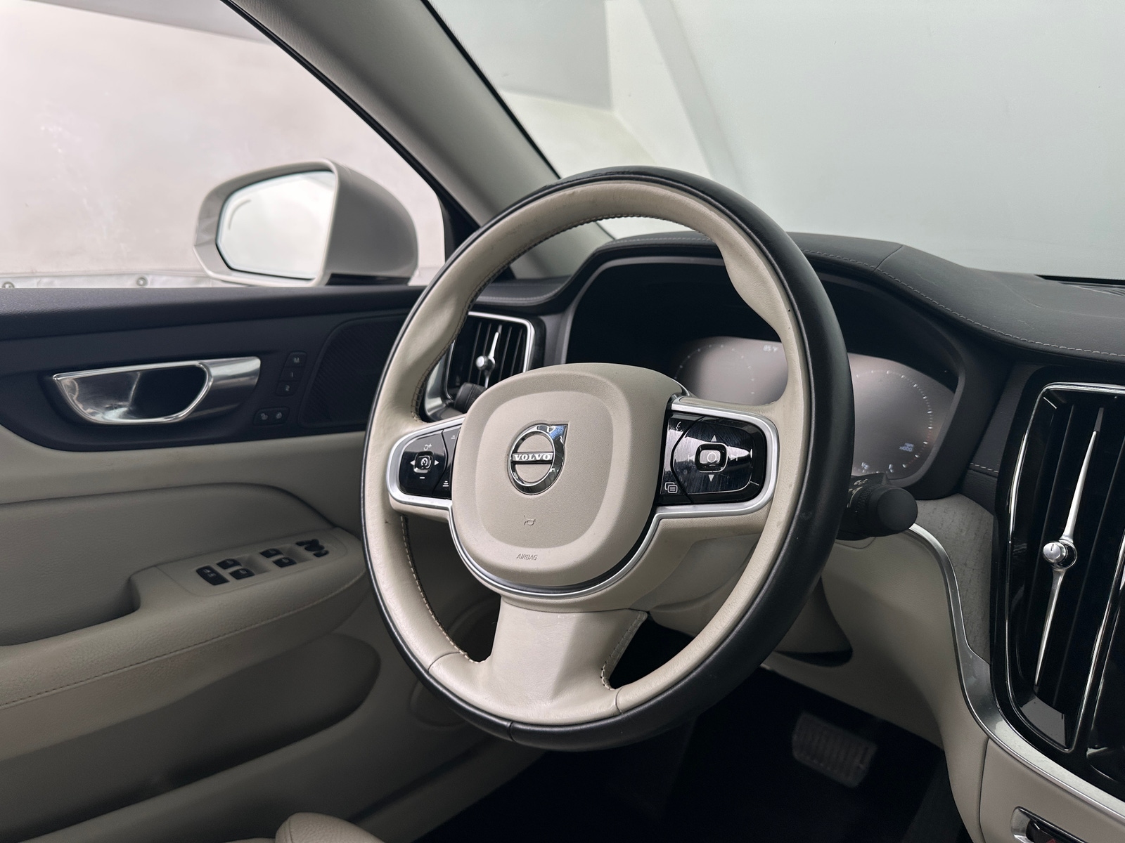 Thumbnail: 2019 Volvo S60 - 5