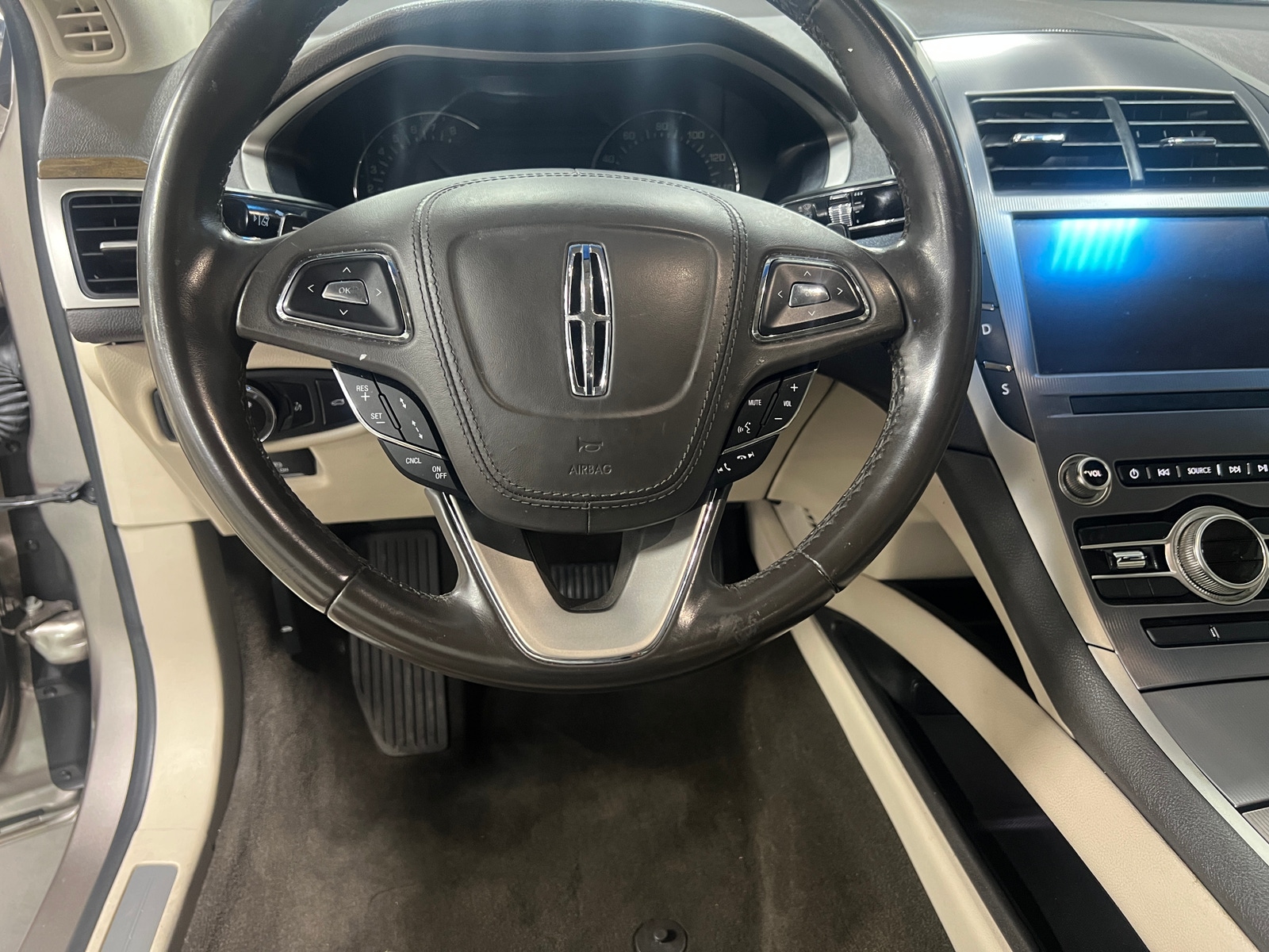 Thumbnail: 2019 Lincoln MKZ - 4