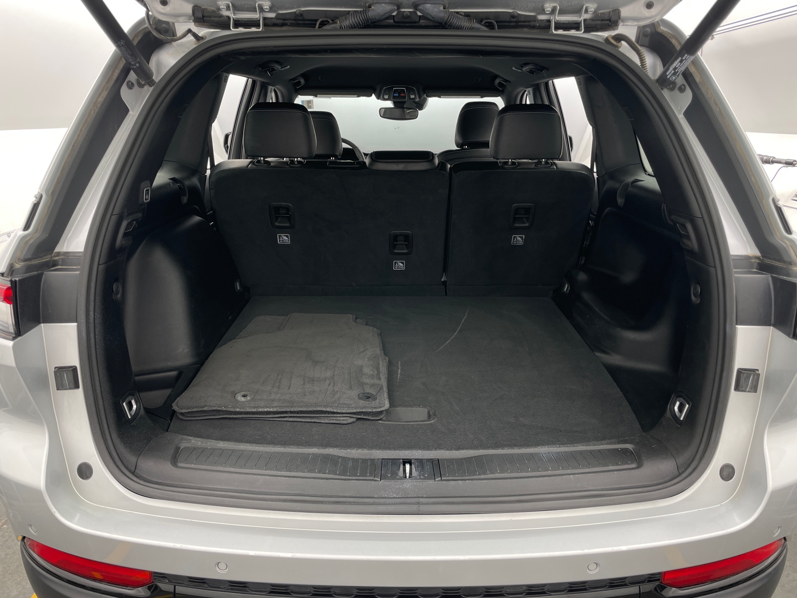 Thumbnail: 2024 Jeep Grand Cherokee - 6