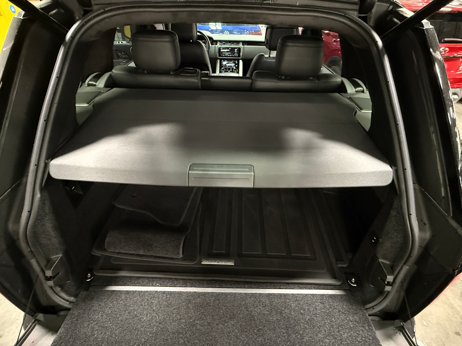 Thumbnail: 2021 Land Rover Range Rover - 6