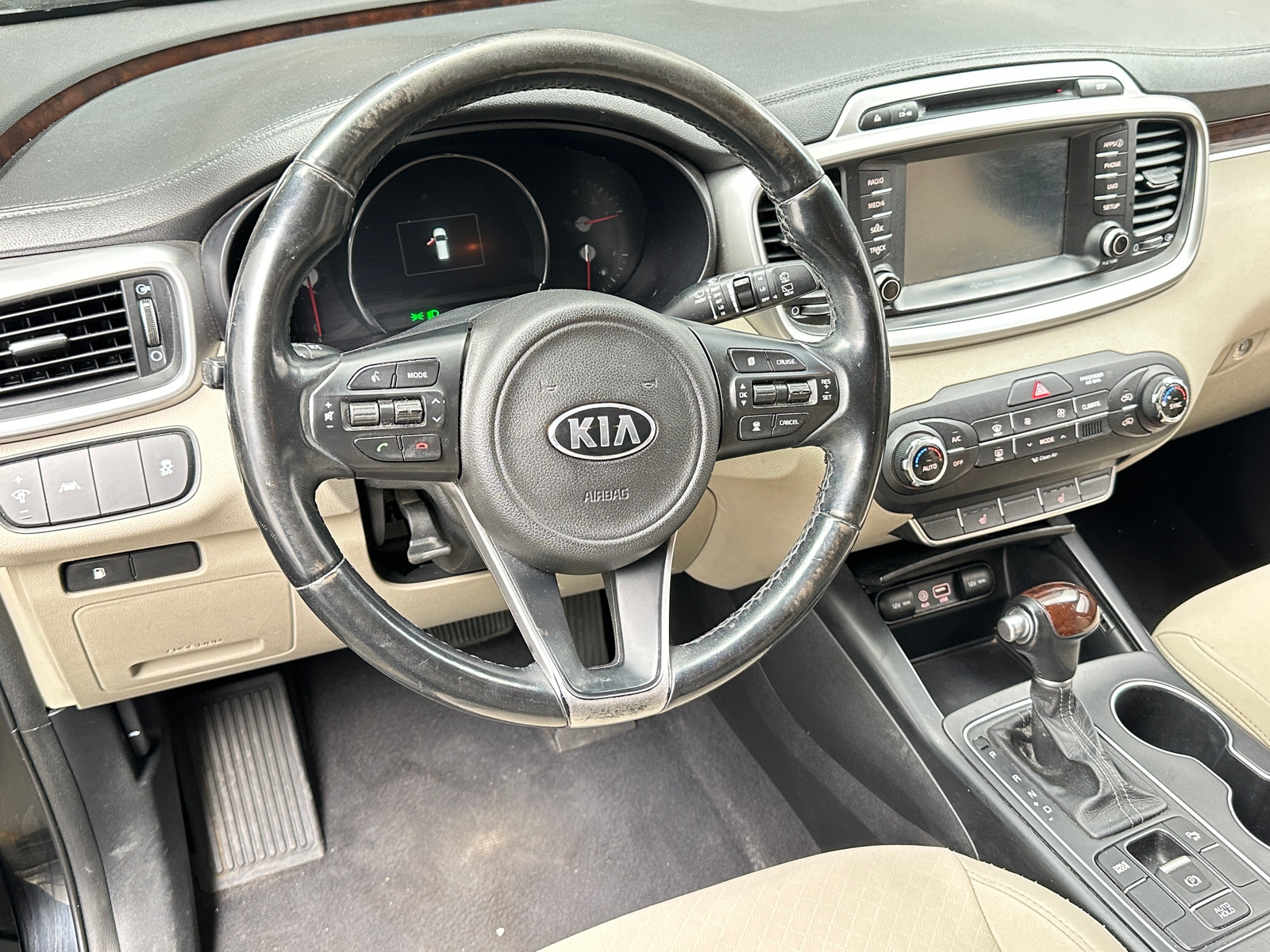 Thumbnail: 2017 Kia Sorento - 3