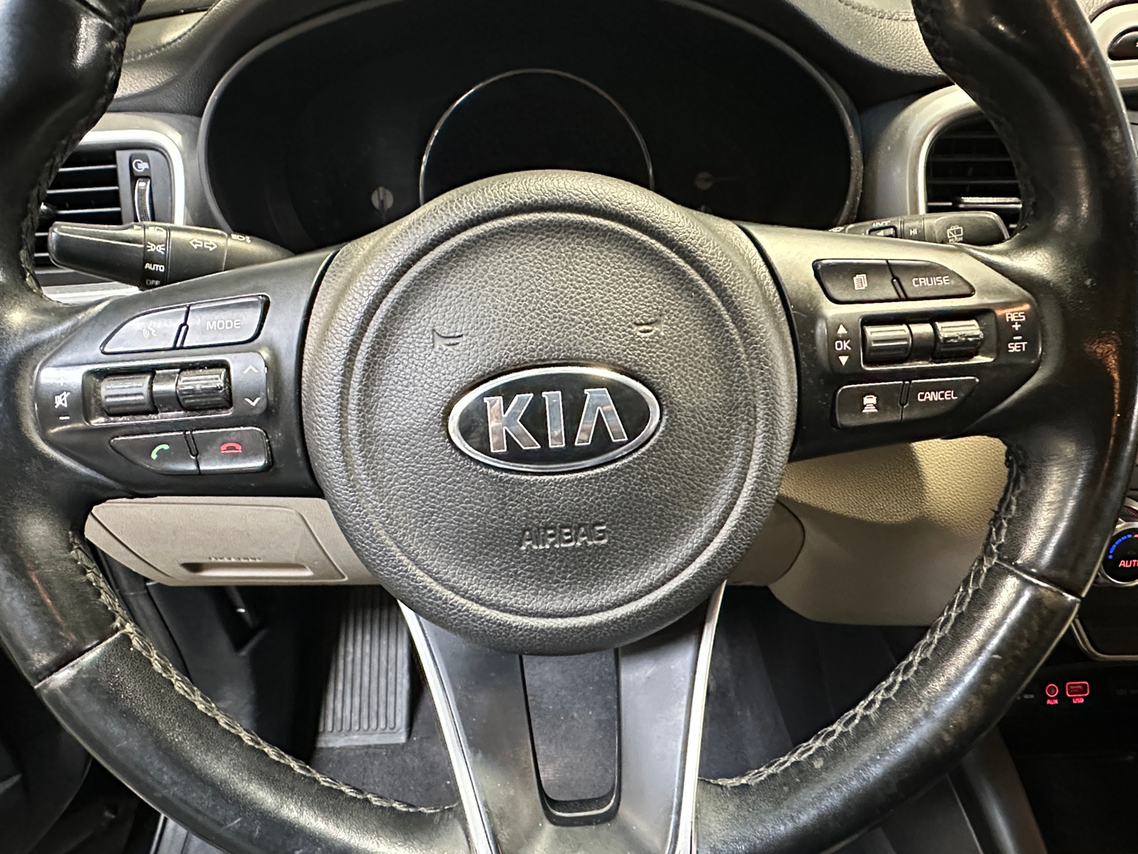 Thumbnail: 2017 Kia Sorento - 4