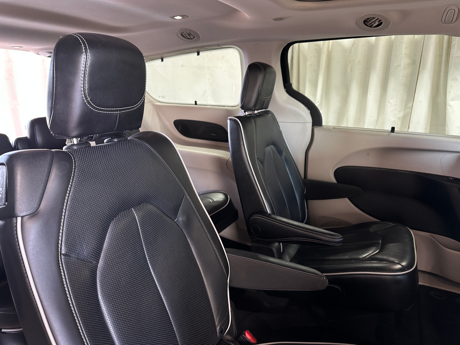 Thumbnail: 2022 Chrysler Pacifica - 5
