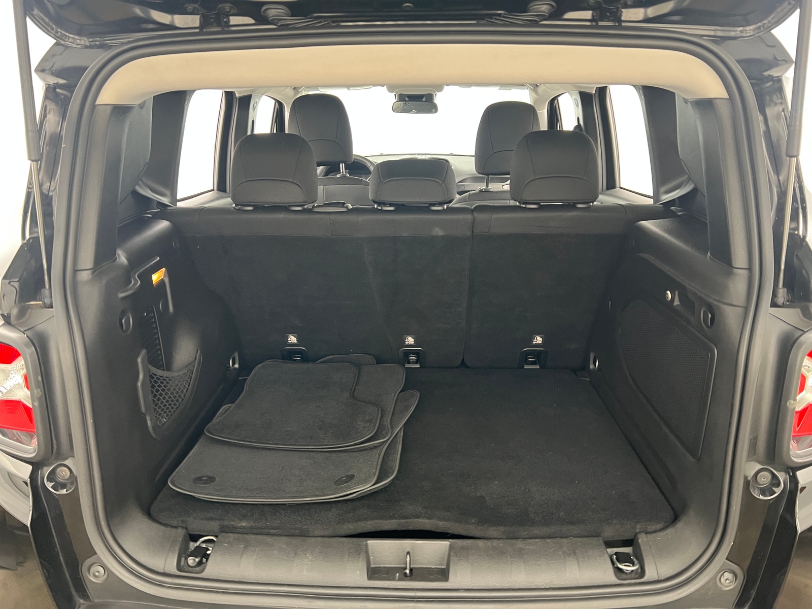 Thumbnail: 2018 Jeep Renegade - 7