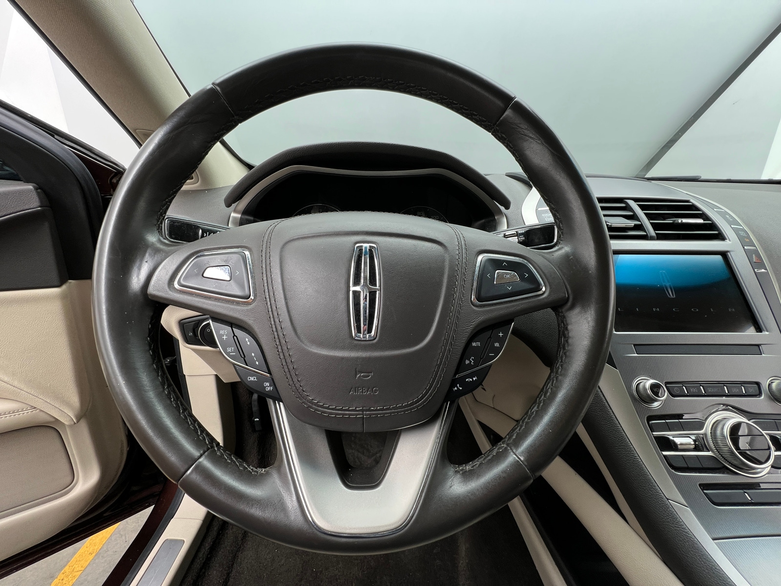 Thumbnail: 2019 Lincoln MKZ - 4