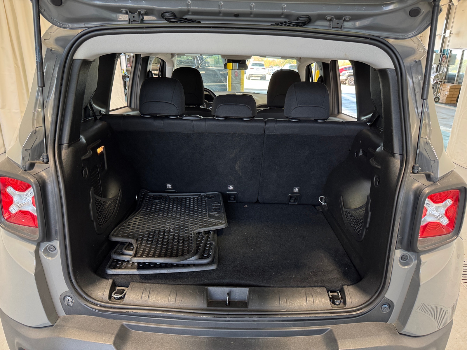 Thumbnail: 2020 Jeep Renegade - 7